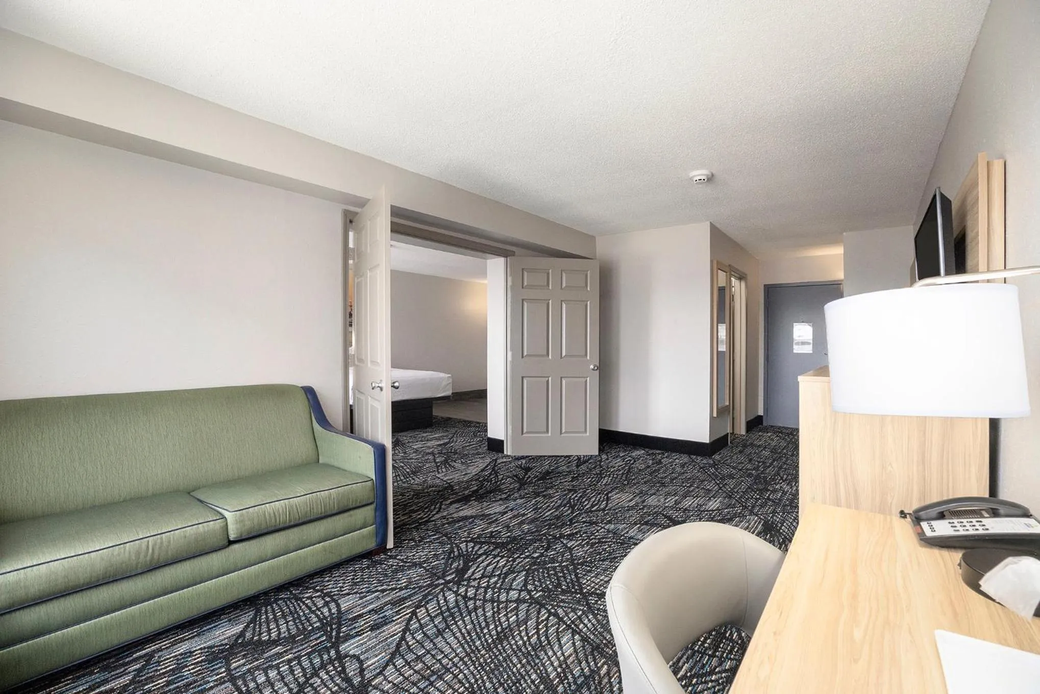 Days Inn & Suites by Wyndham Norton Shores Muskegon