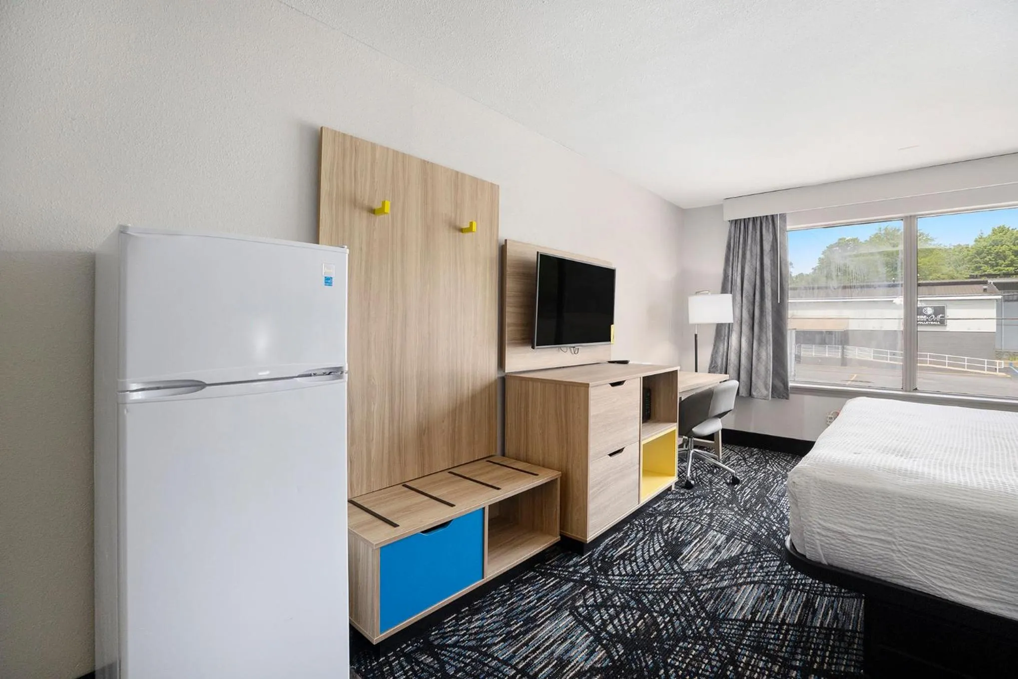 Bed in Days Inn & Suites by Wyndham Norton Shores Muskegon