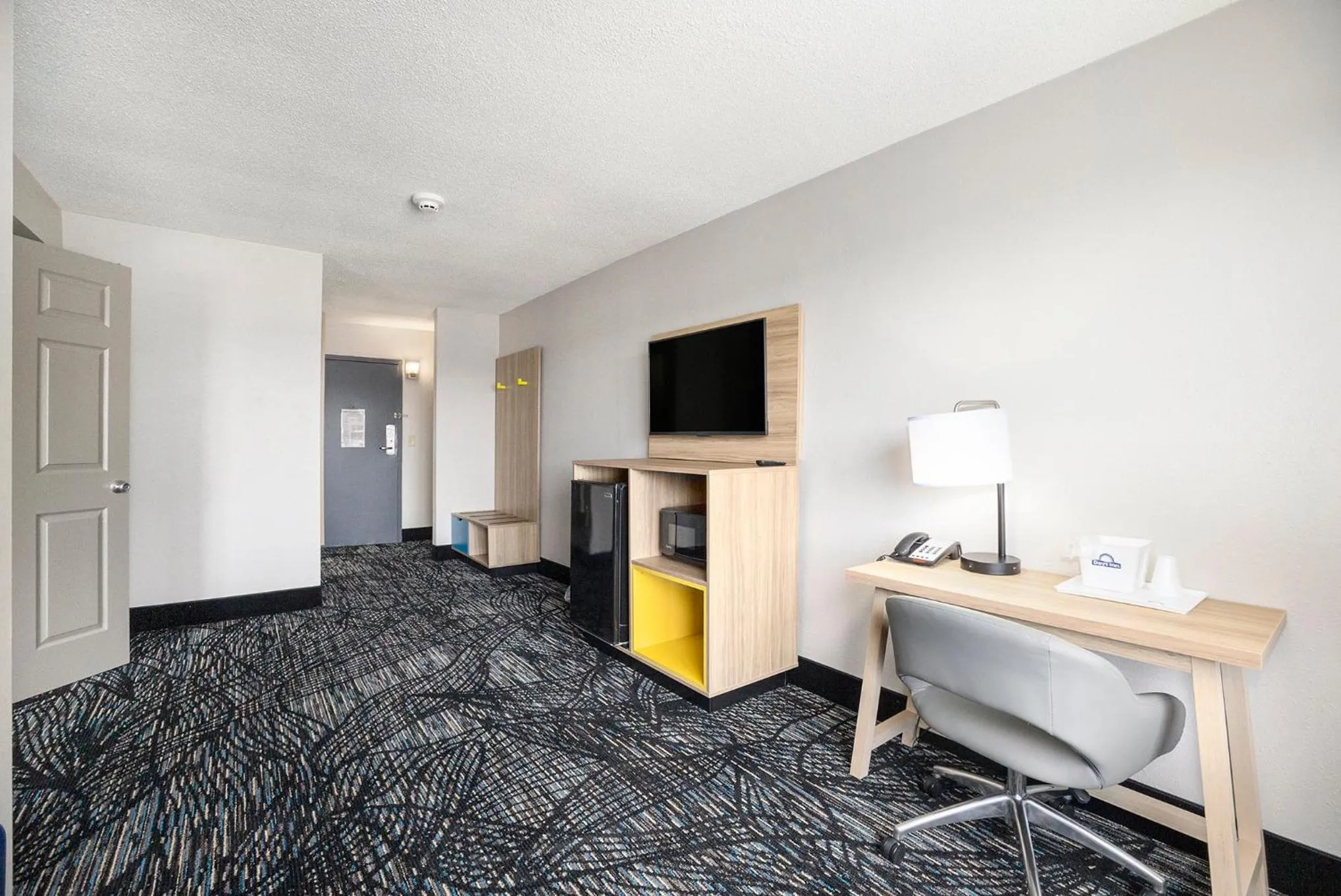 Bed in Days Inn & Suites by Wyndham Norton Shores Muskegon