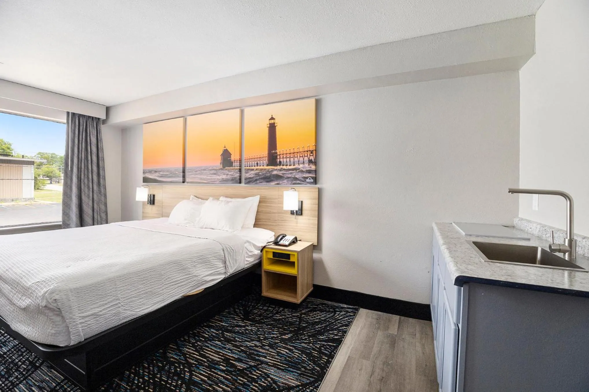 Bed in Days Inn & Suites by Wyndham Norton Shores Muskegon