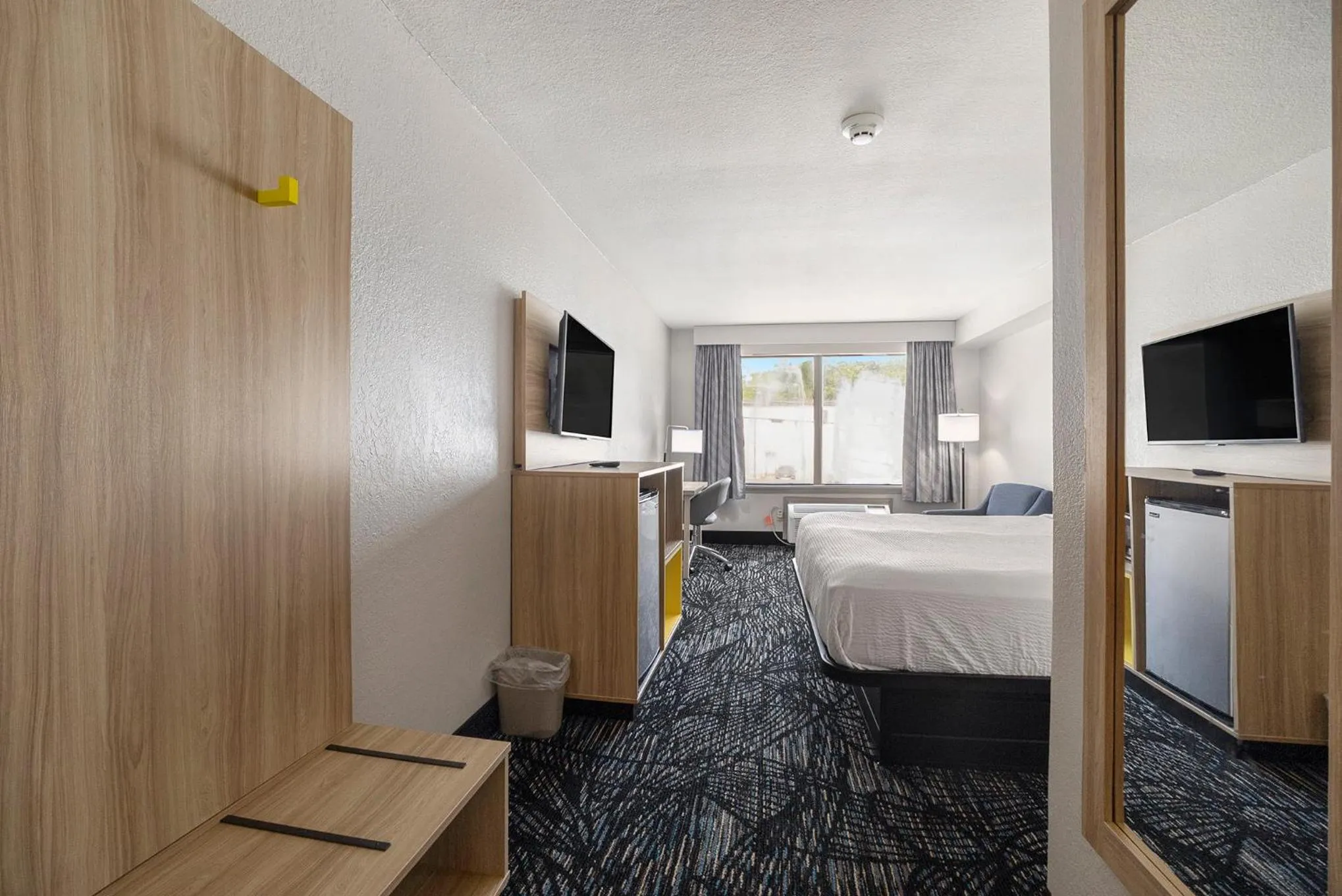 Bed in Days Inn & Suites by Wyndham Norton Shores Muskegon