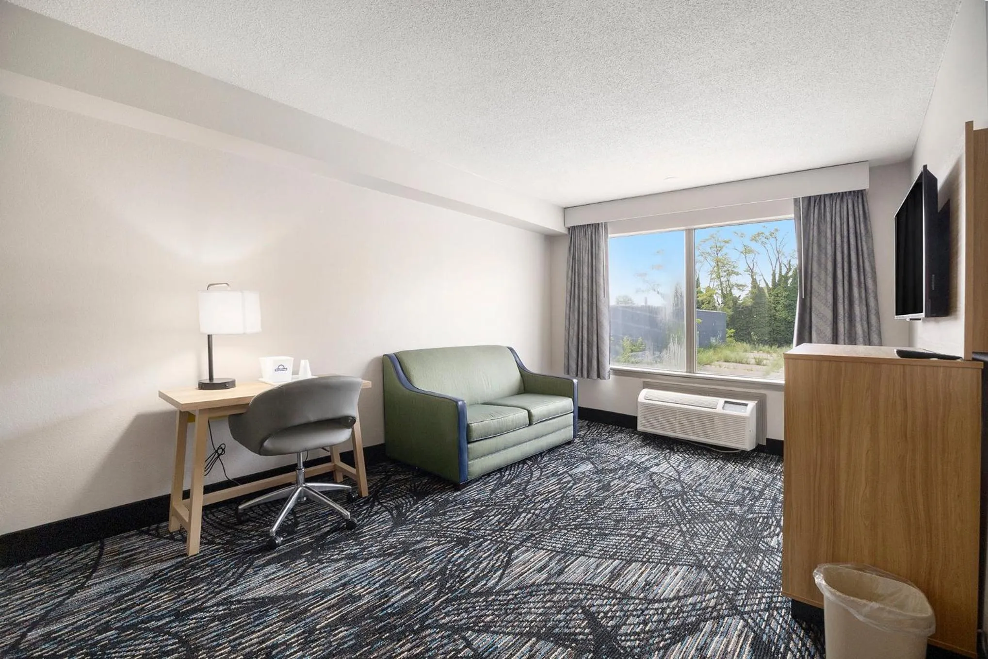 Days Inn & Suites by Wyndham Norton Shores Muskegon