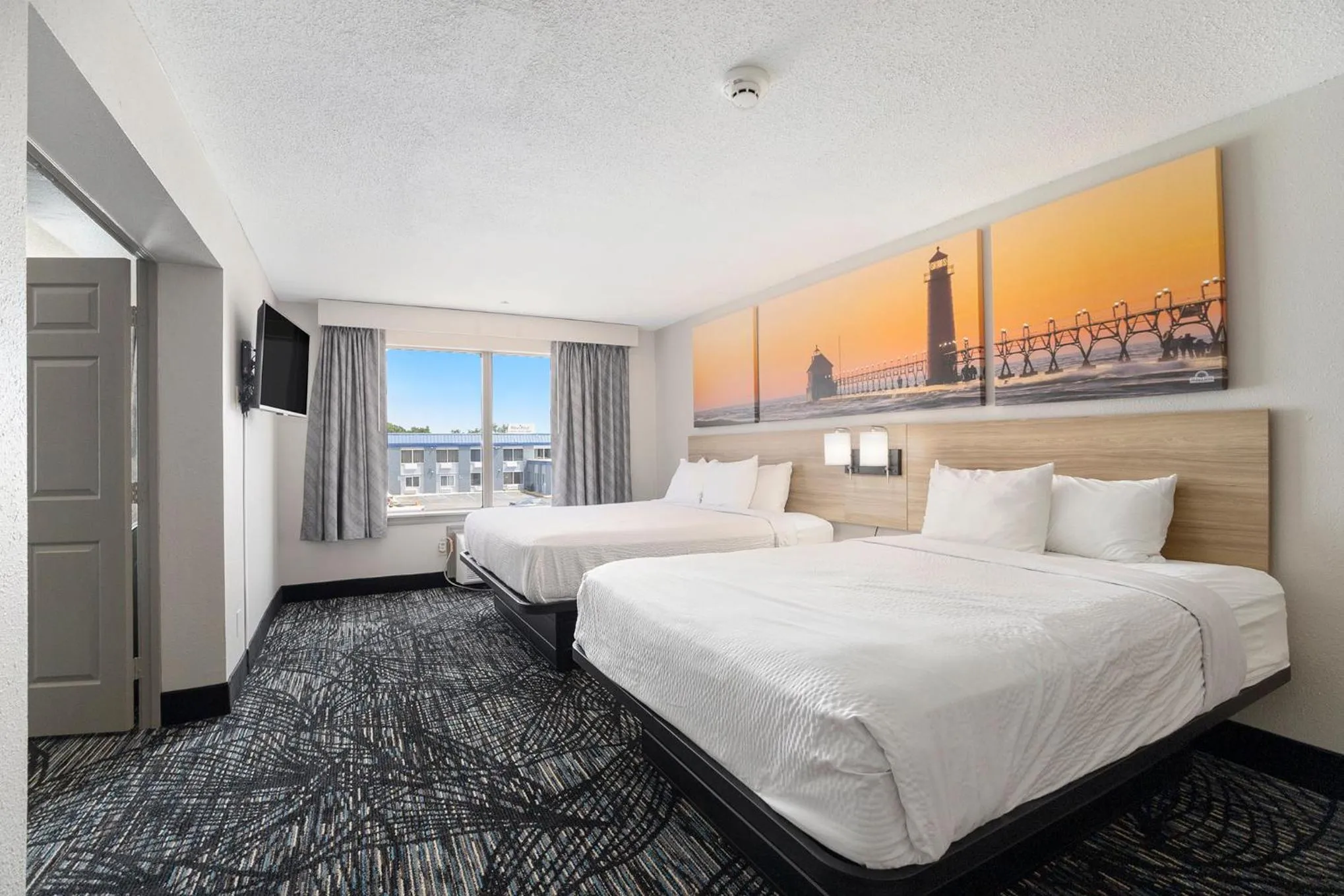 Bed in Days Inn & Suites by Wyndham Norton Shores Muskegon