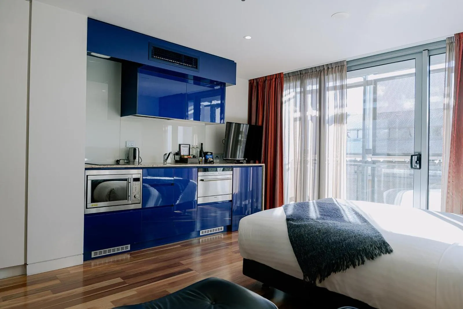 Bed in Salamanca Wharf Hotel