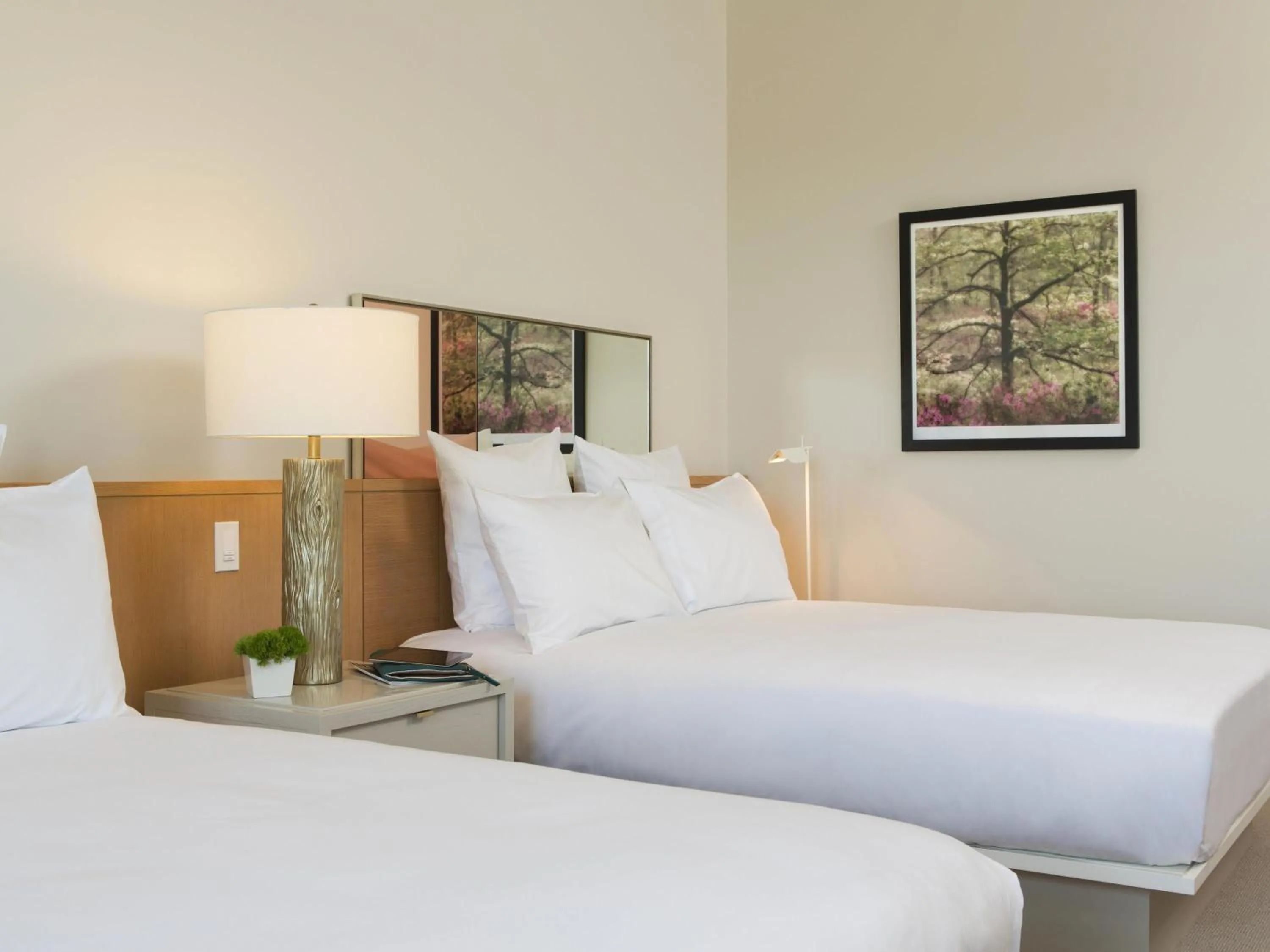 Bedroom, Bed in 21c Museum Hotel Bentonville - MGallery