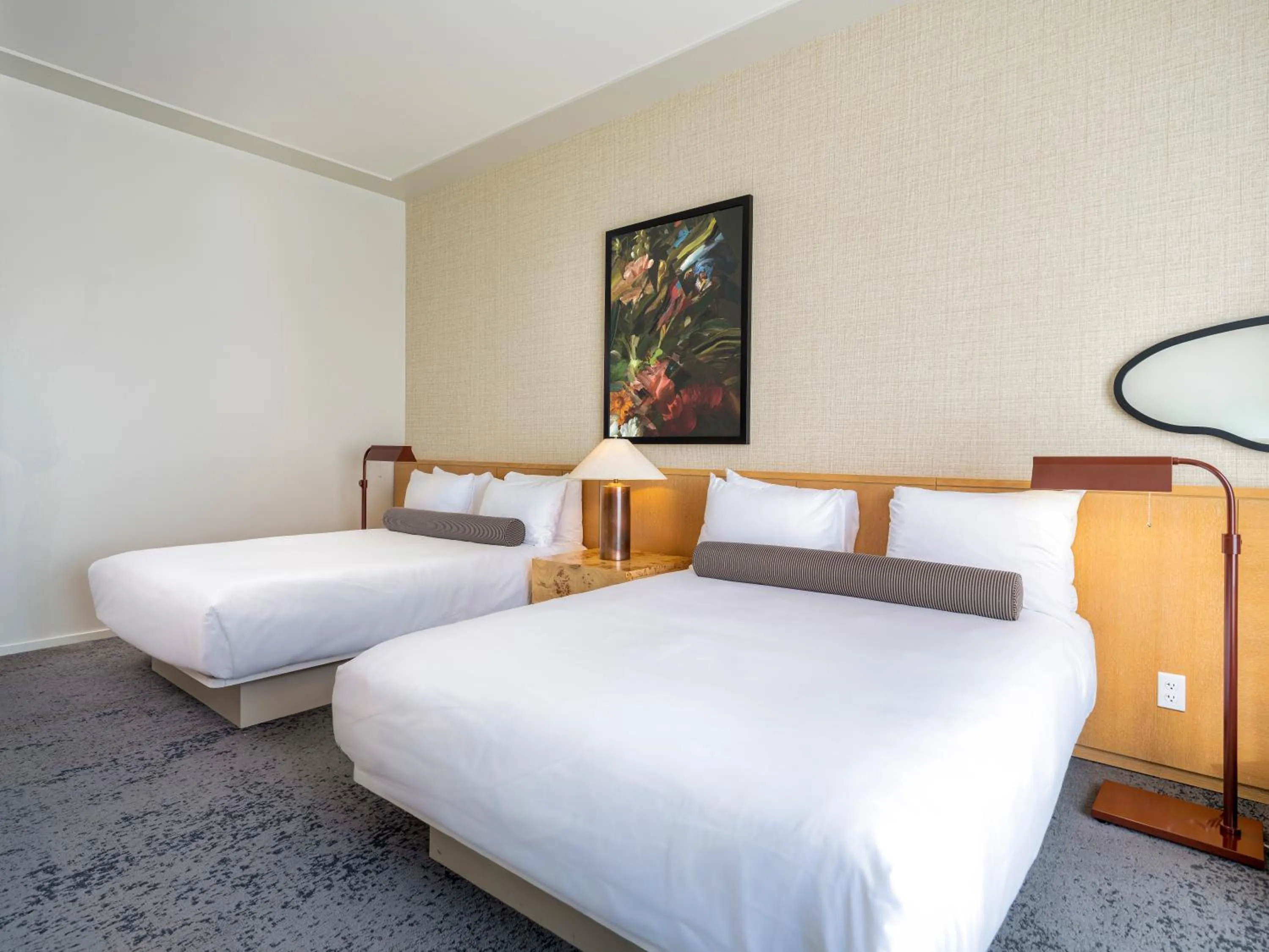 Bedroom, Bed in 21c Museum Hotel Bentonville - MGallery