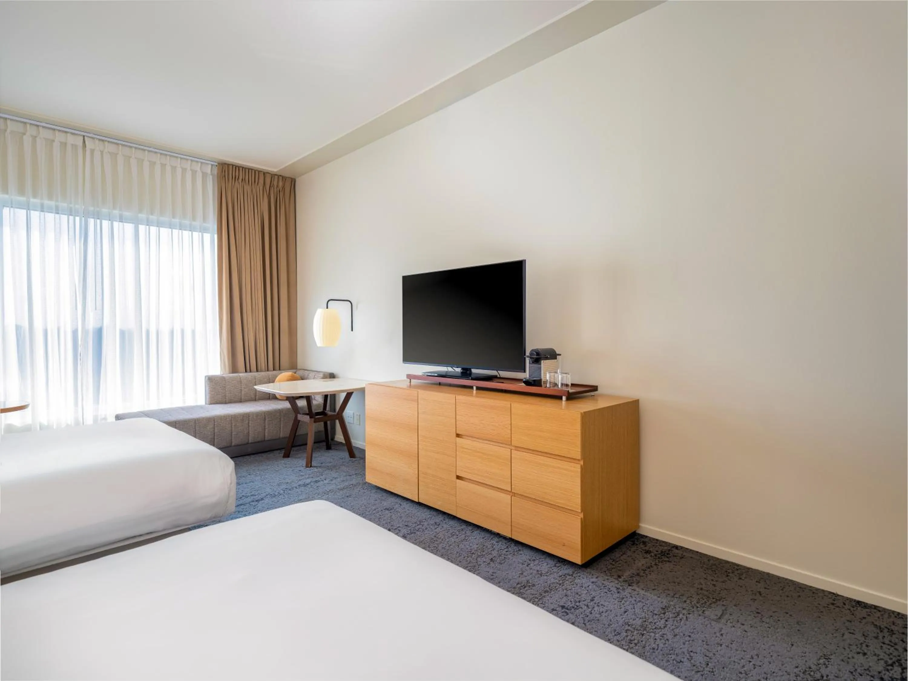 Bedroom, Bed in 21c Museum Hotel Bentonville - MGallery