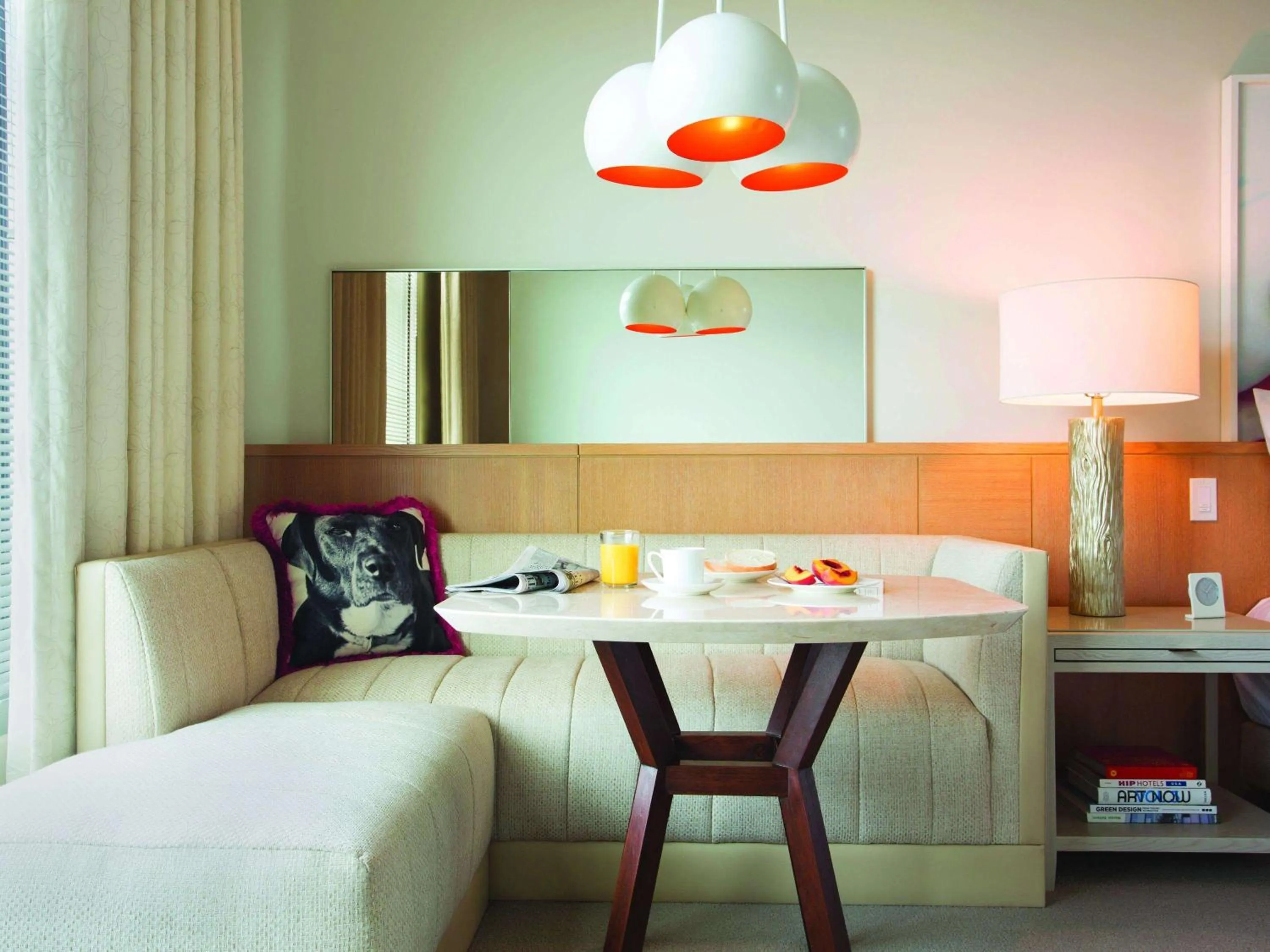 Photo of the whole room, Bed in 21c Museum Hotel Bentonville - MGallery