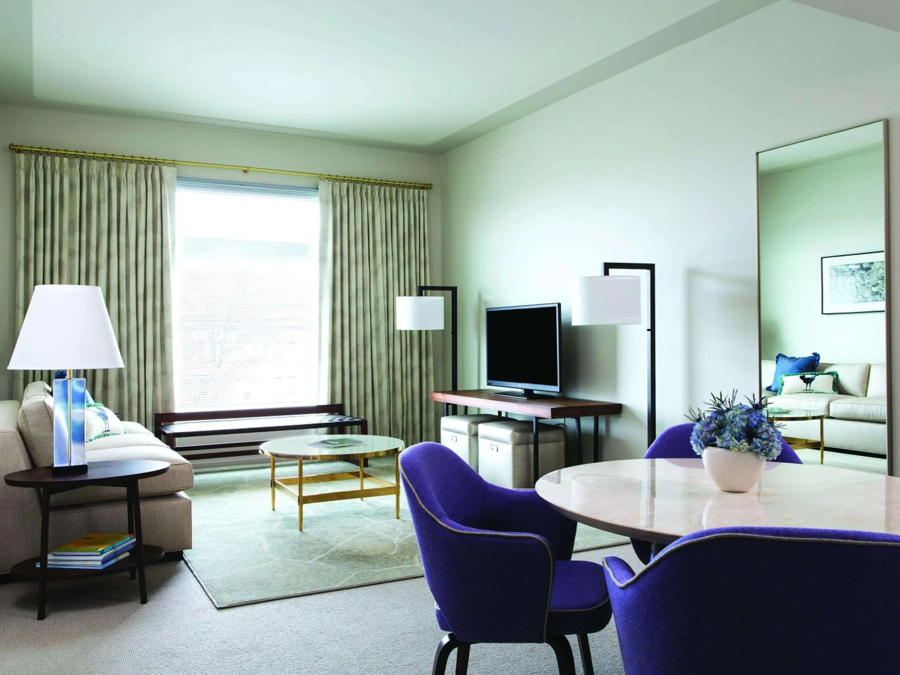 Photo of the whole room in 21c Museum Hotel Bentonville - MGallery