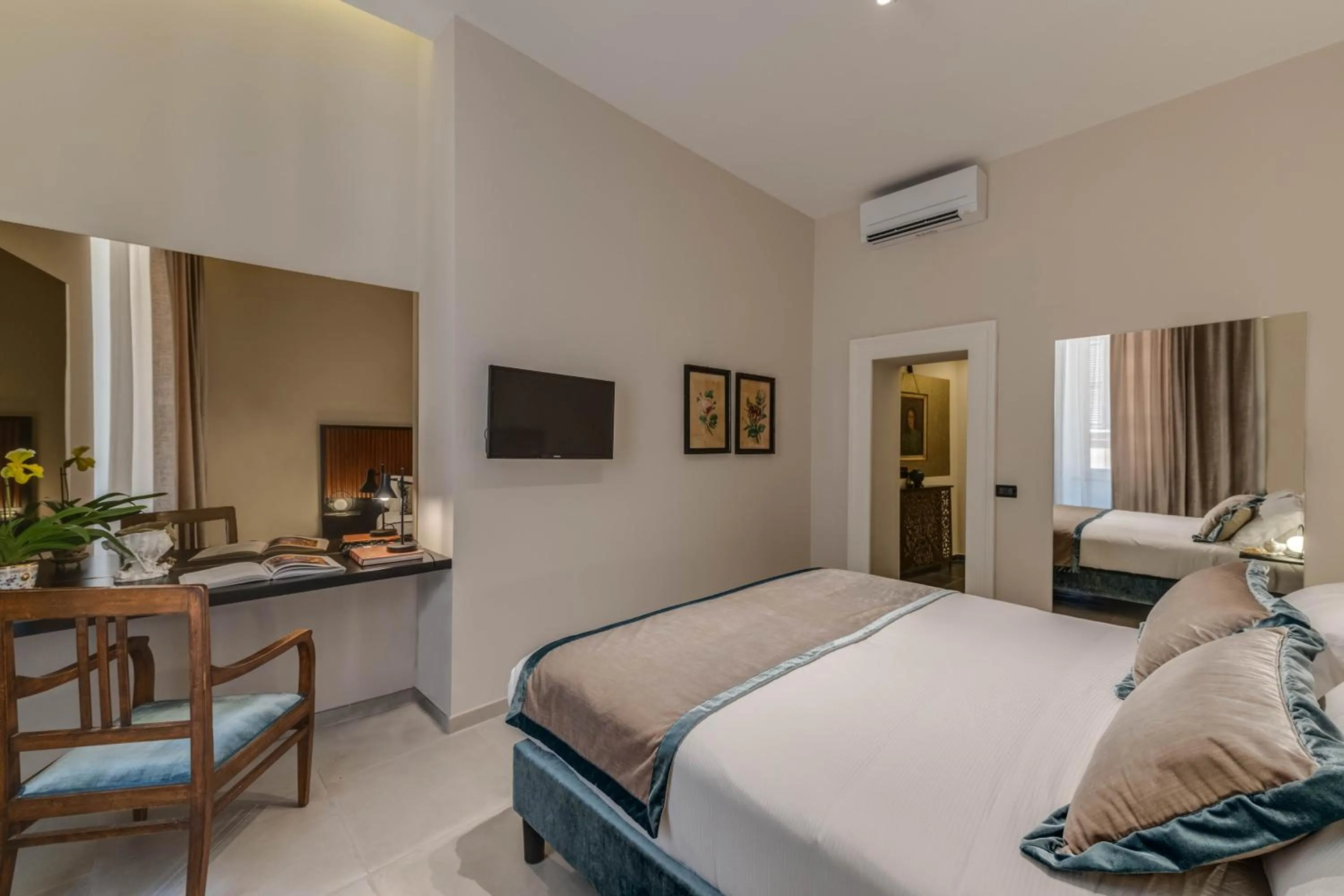 Photo of the whole room, Bed in Adrianus Hotel