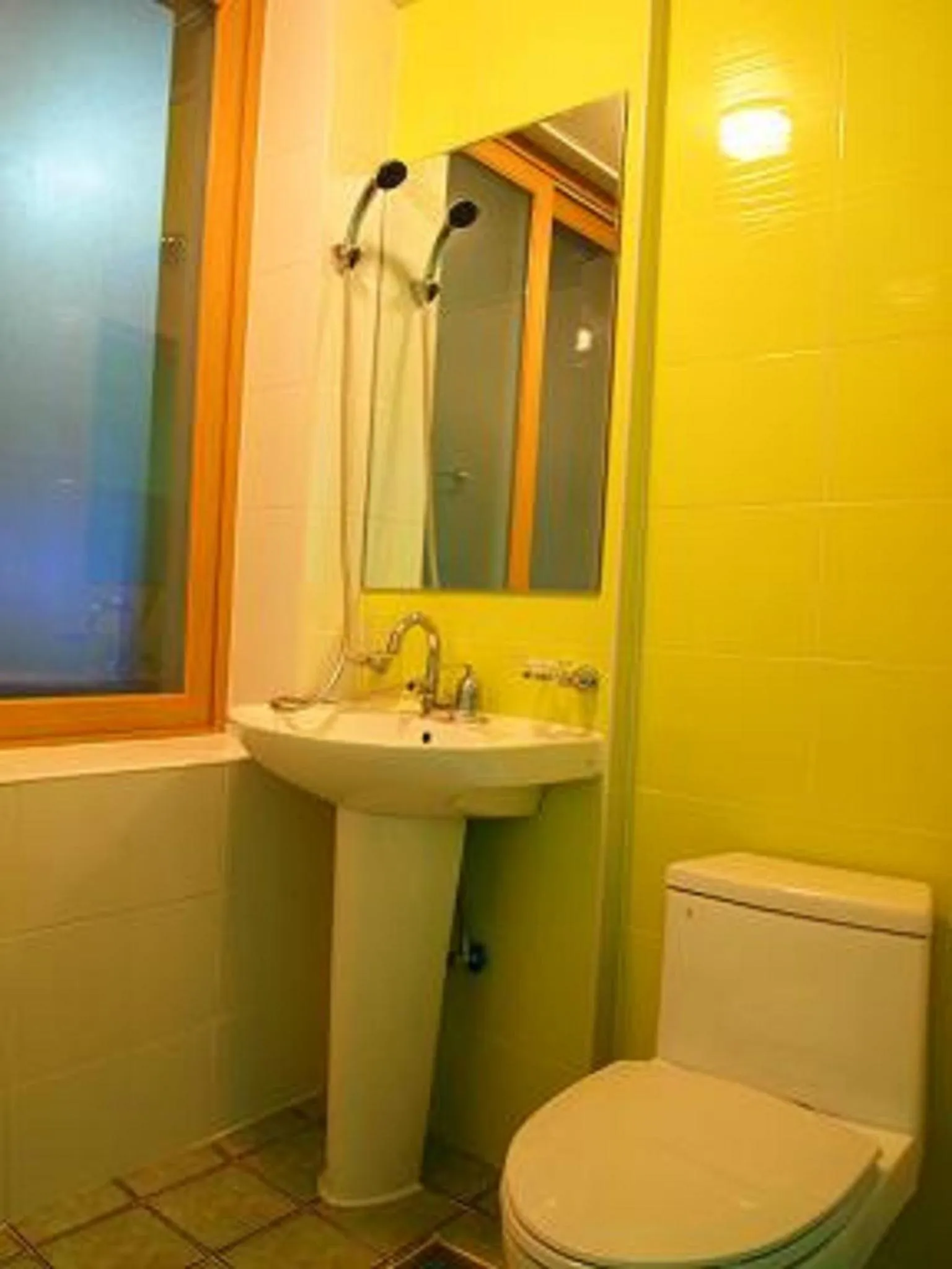 Shower in Cheonggye Haus