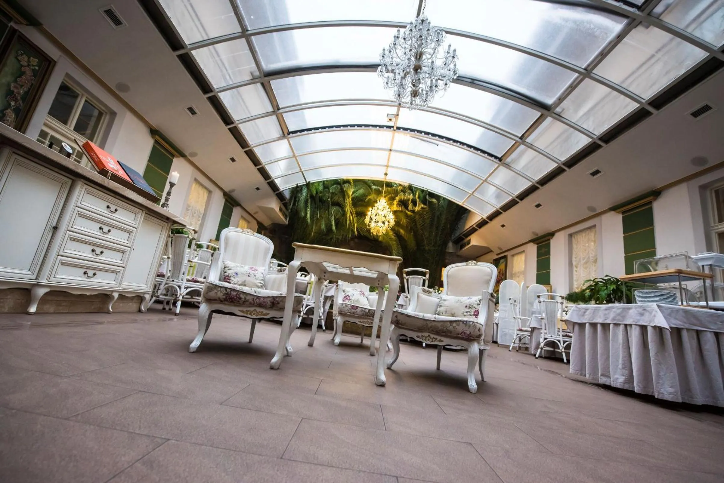 Restaurant/places to eat in Golden Royal Boutique Hotel & Spa