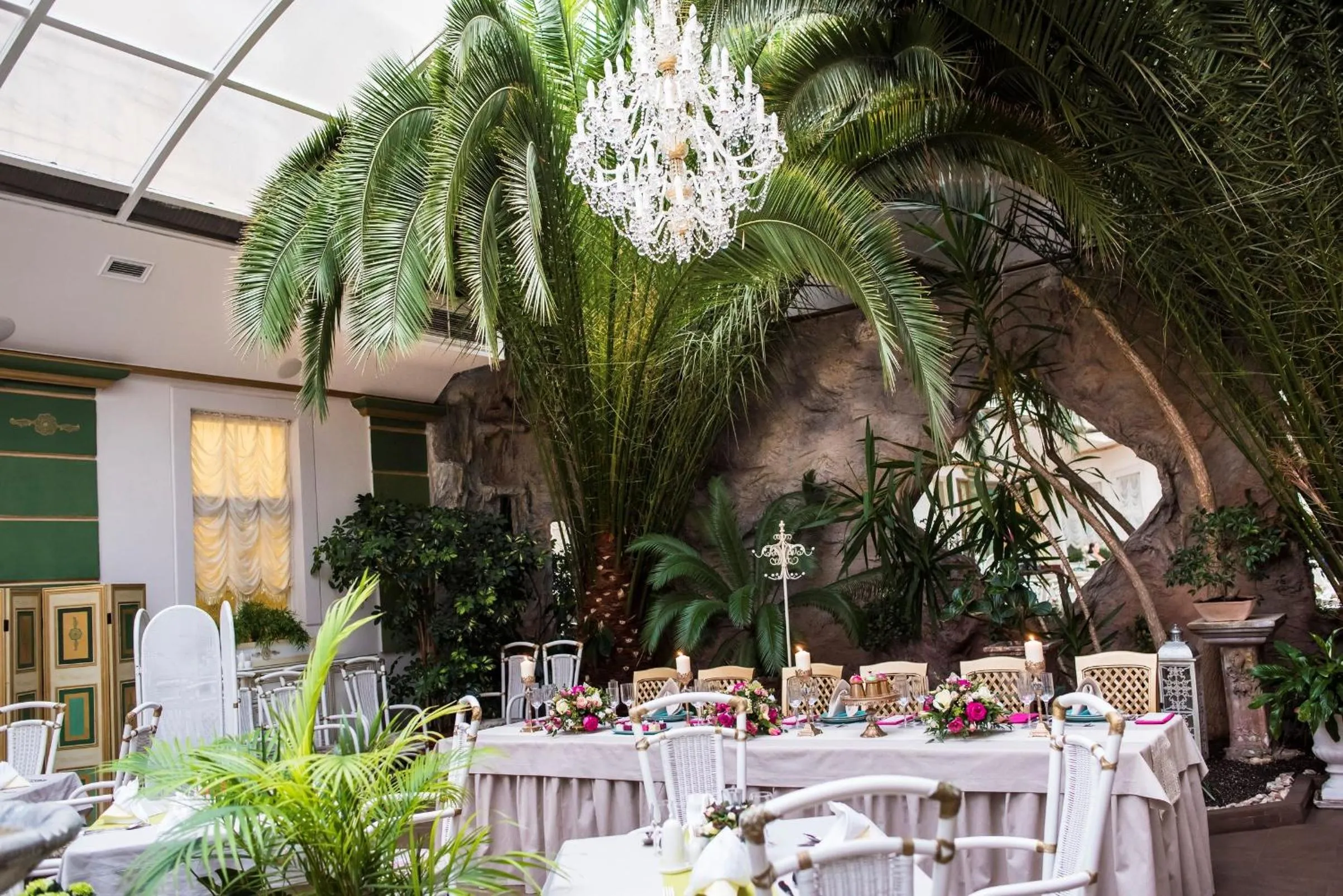 Restaurant/places to eat in Golden Royal Boutique Hotel & Spa