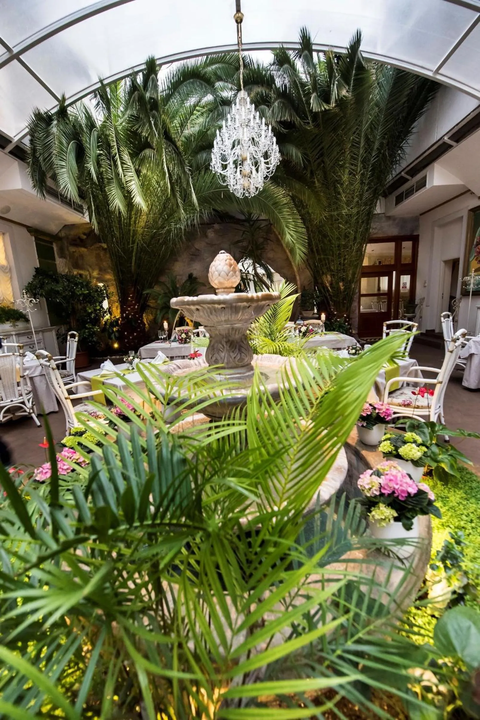 Restaurant/places to eat in Golden Royal Boutique Hotel & Spa