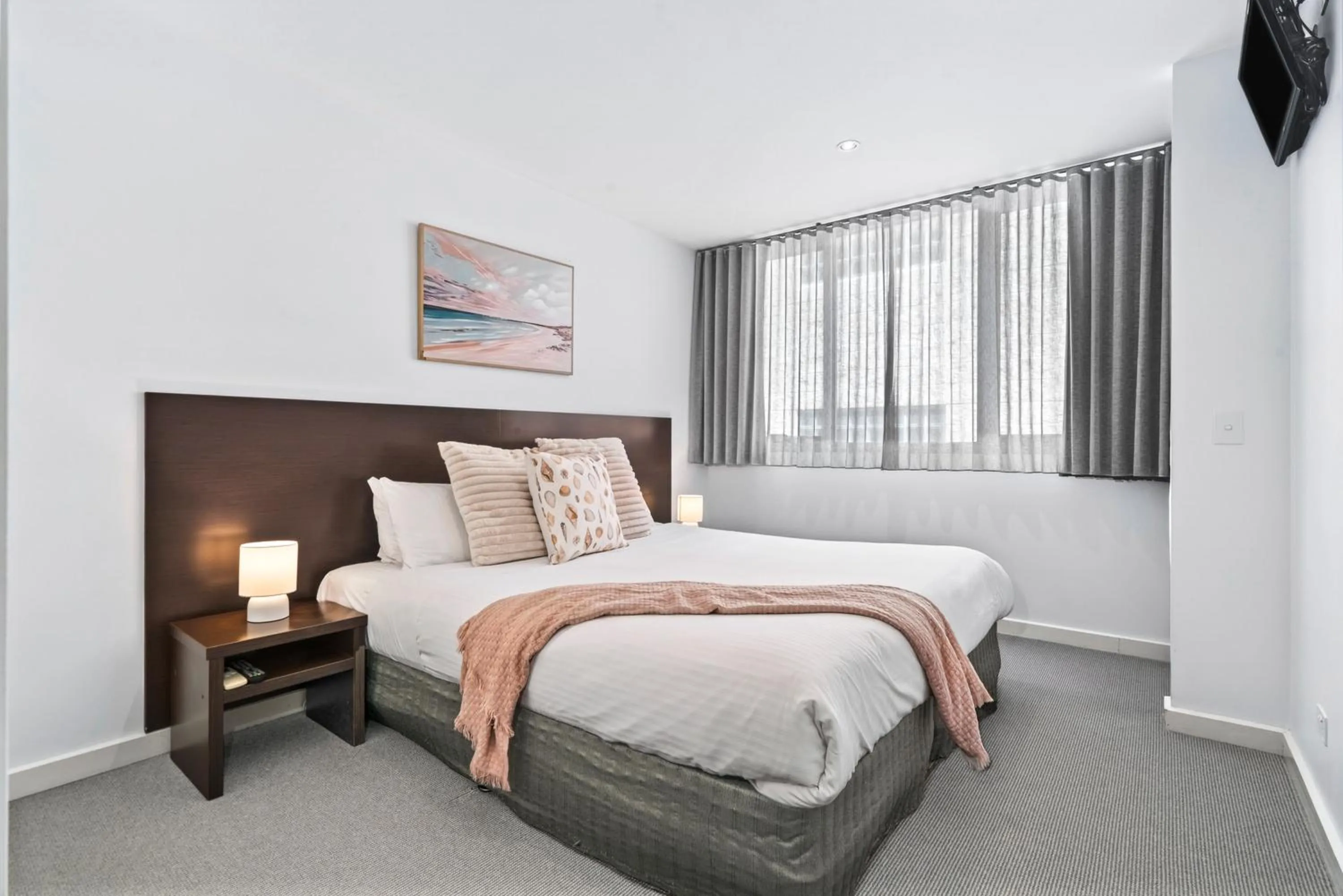 Bedroom, Bed in The Dolphin Apartments