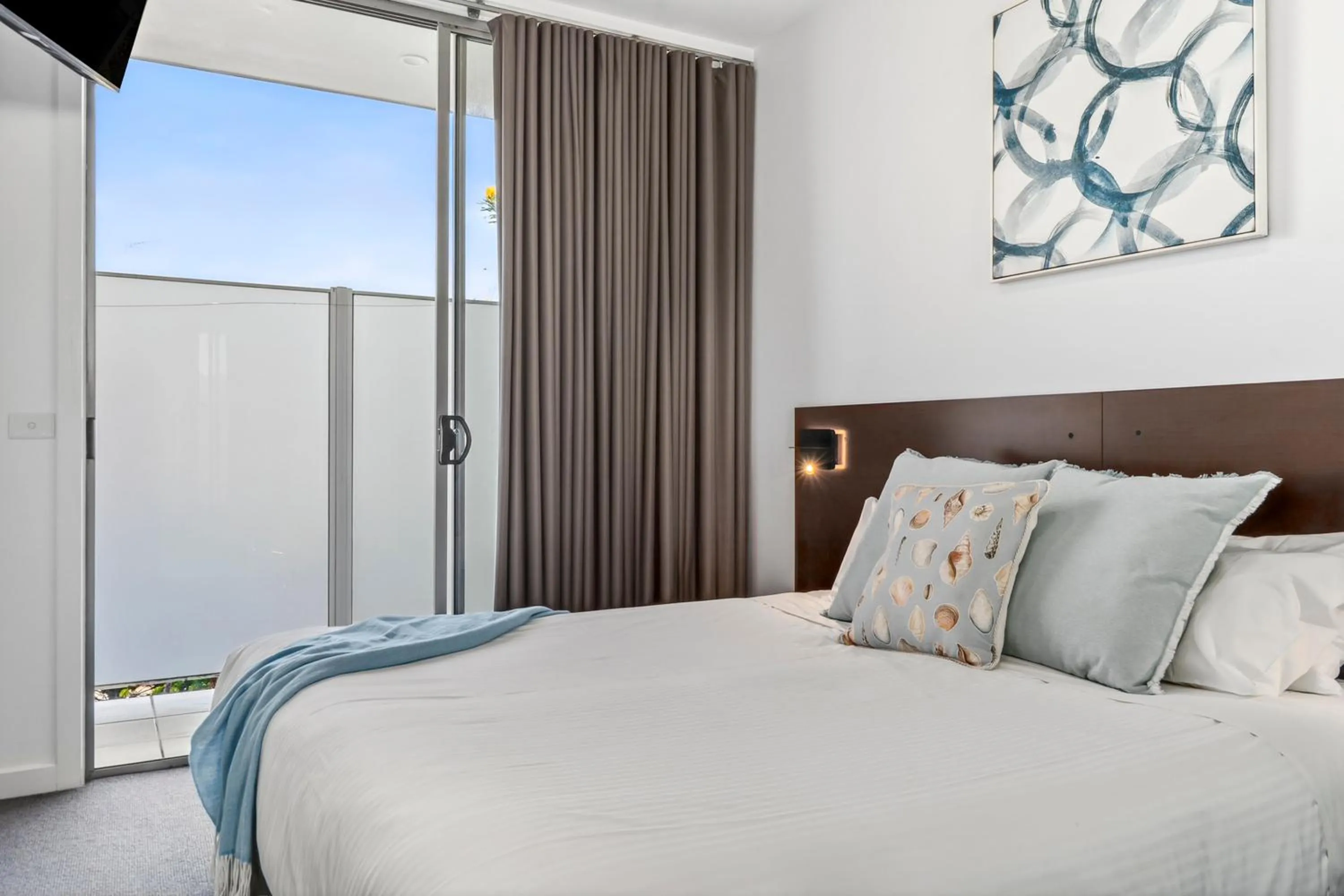 Bedroom, Bed in The Dolphin Apartments