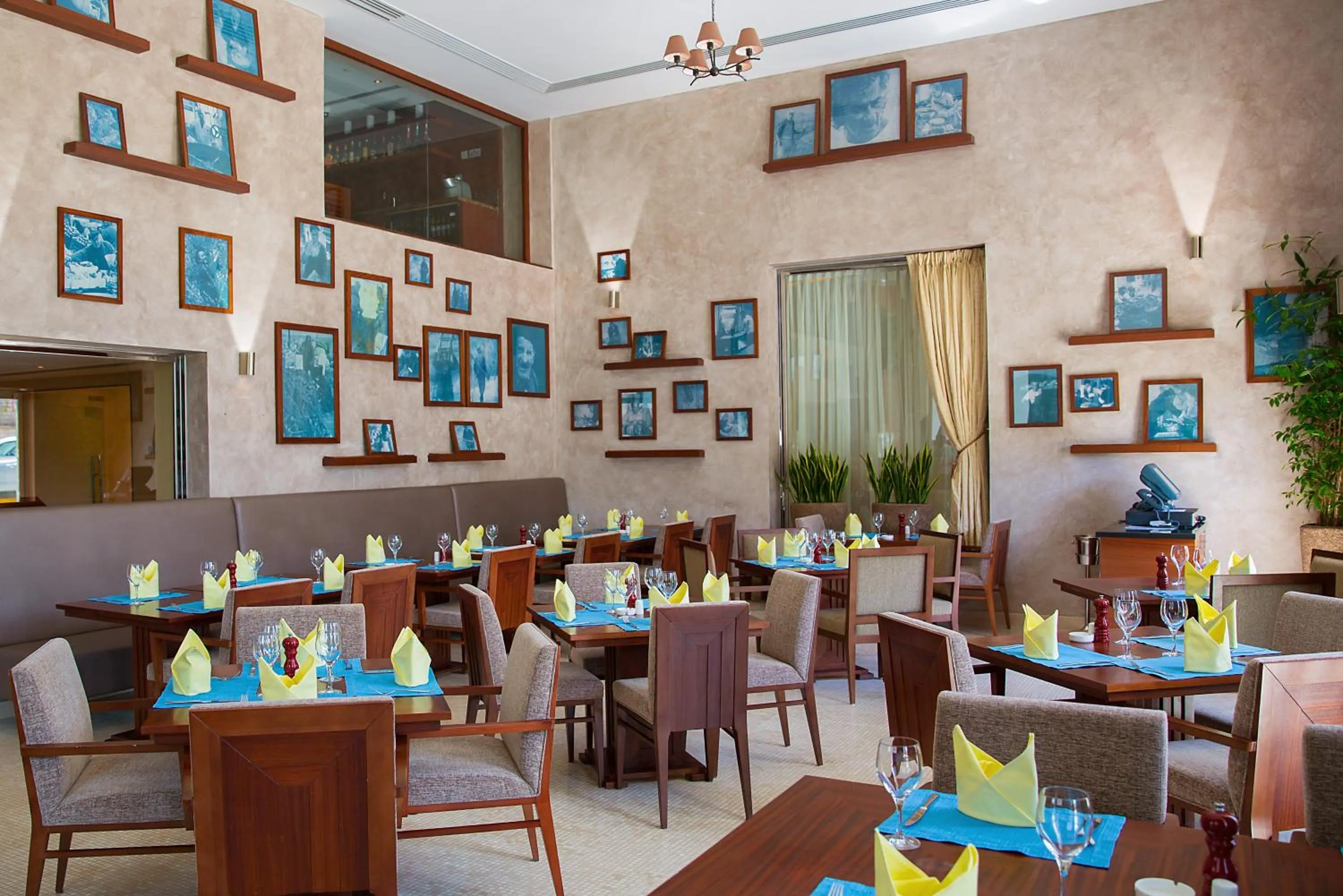 Restaurant/places to eat in Copthorne Hotel Baranan