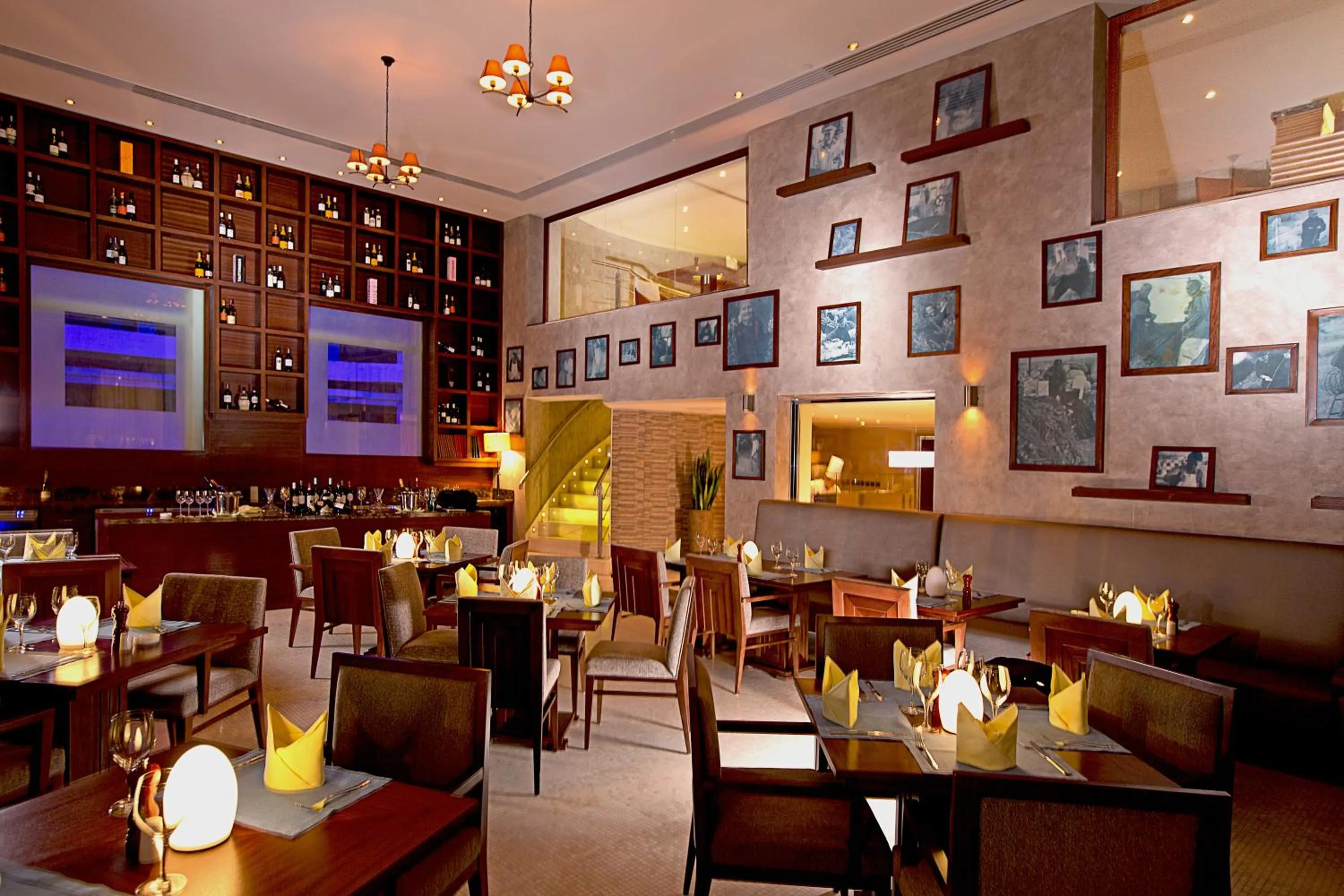 Restaurant/places to eat in Copthorne Hotel Baranan