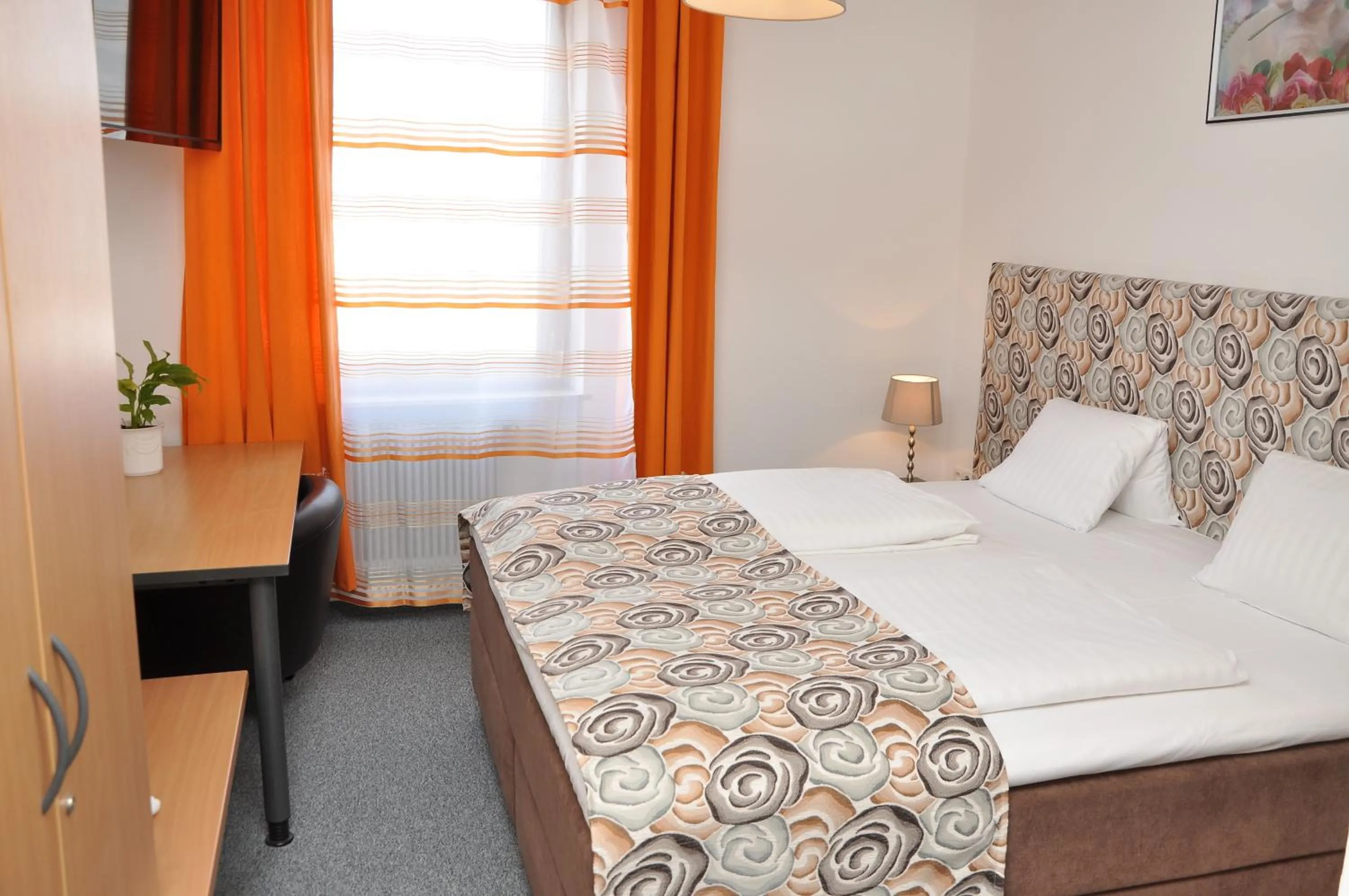 Day, Bed in Hotel Torwirt