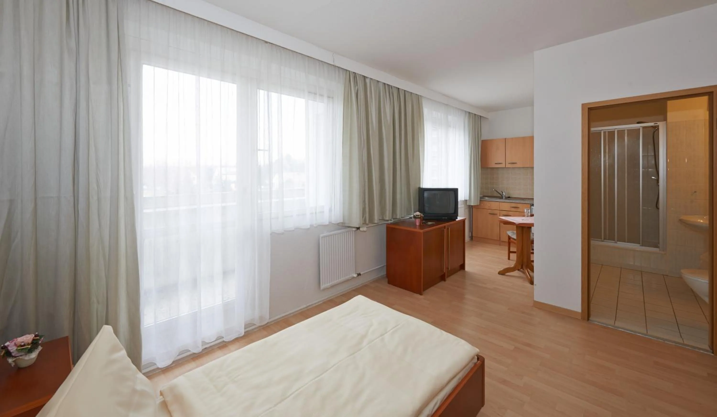 Photo of the whole room, Bed in Alpha Apparthotel leipzig-Rötha