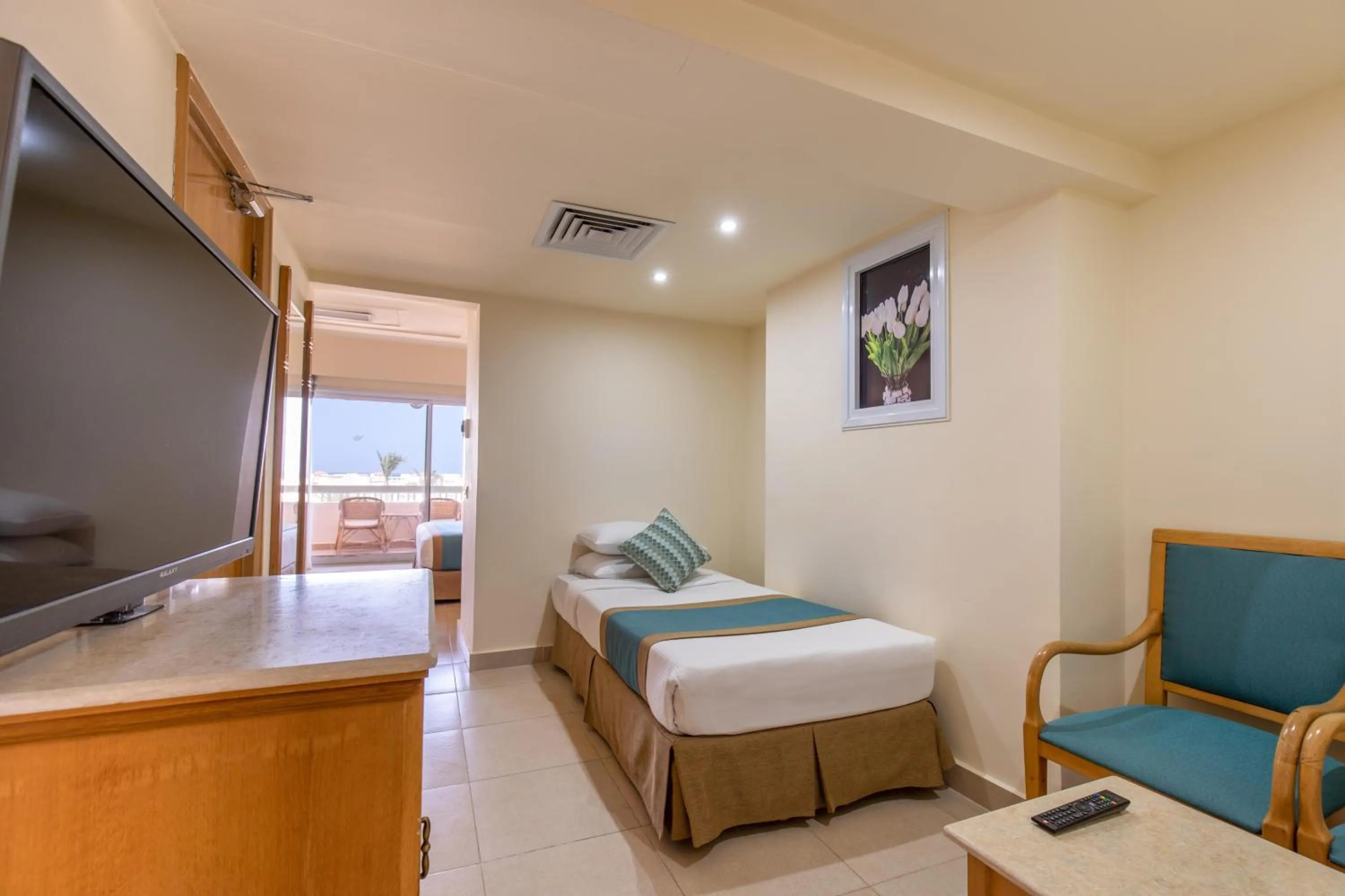 Photo of the whole room, Bed in Hurghada Long Beach Resort