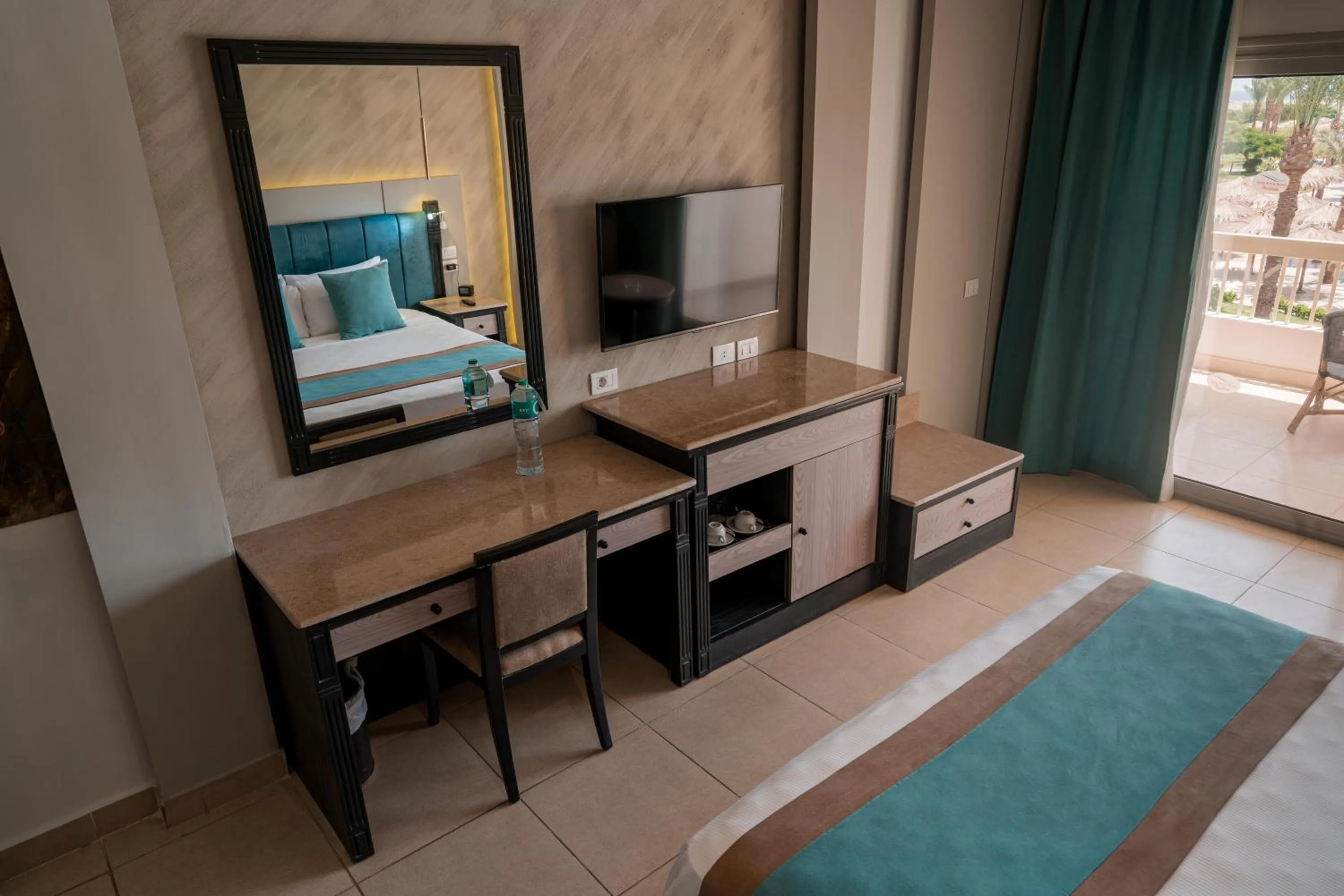 Photo of the whole room, Bed in Hurghada Long Beach Resort