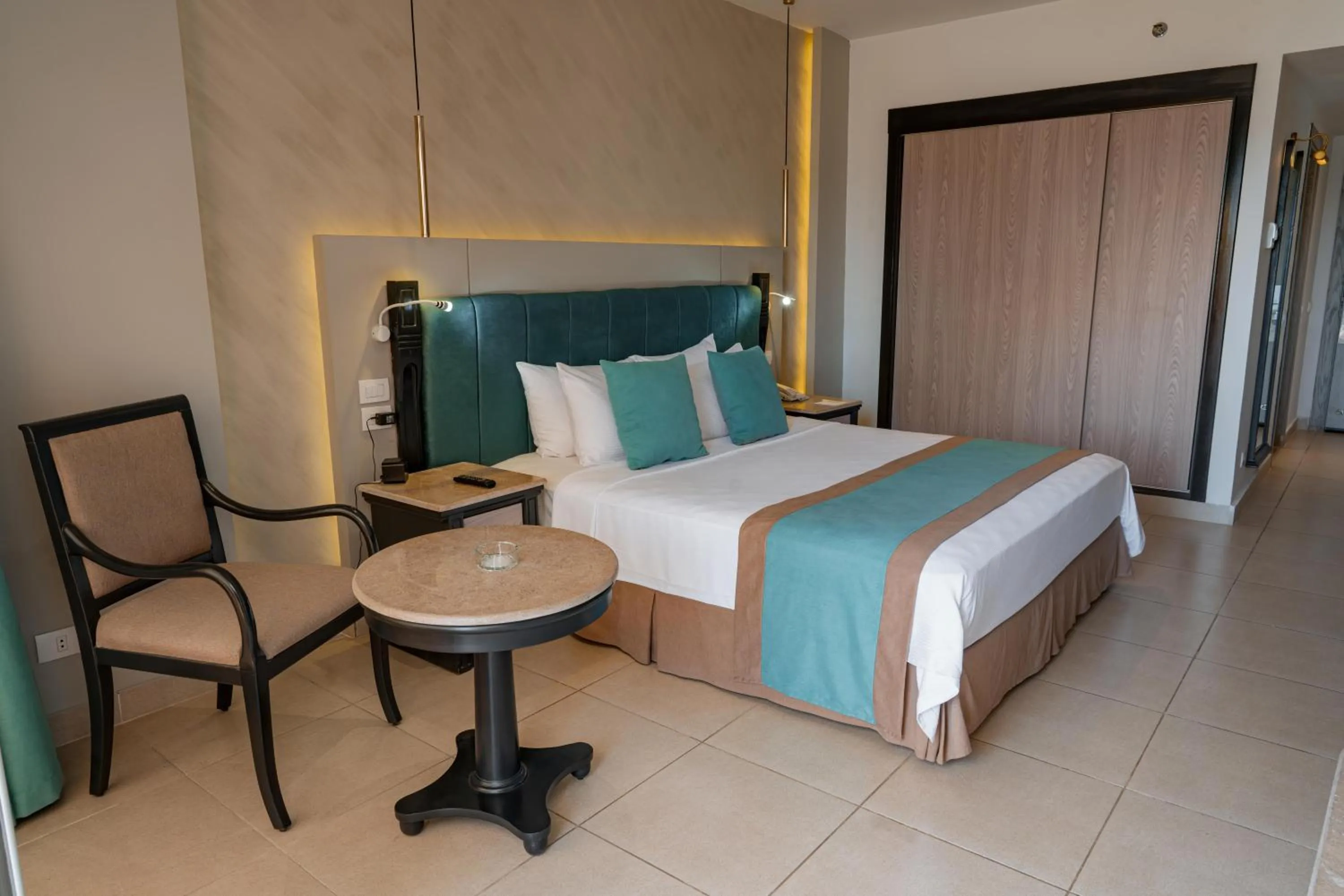 Photo of the whole room, Bed in Hurghada Long Beach Resort