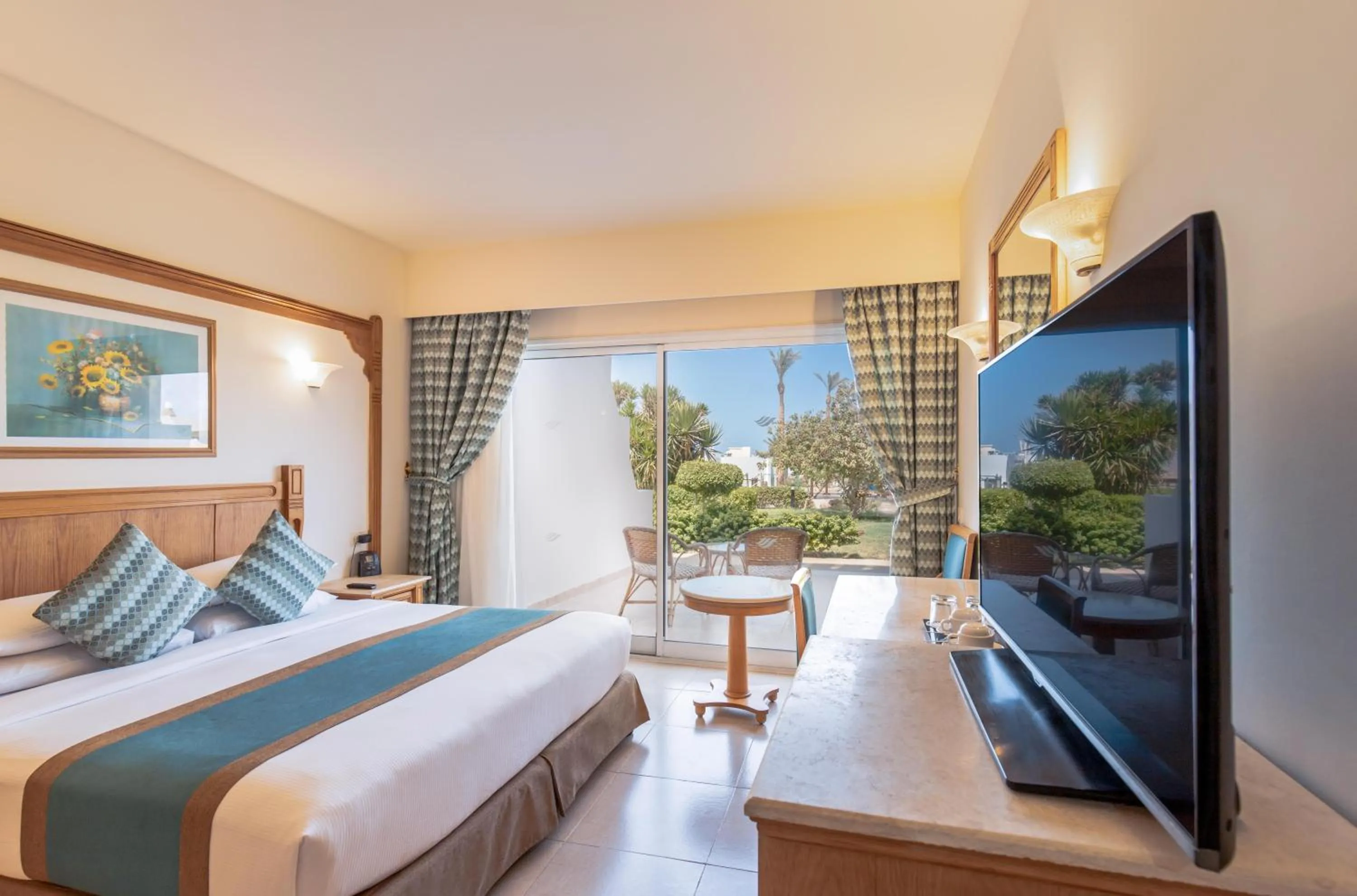 Photo of the whole room, Bed in Hurghada Long Beach Resort