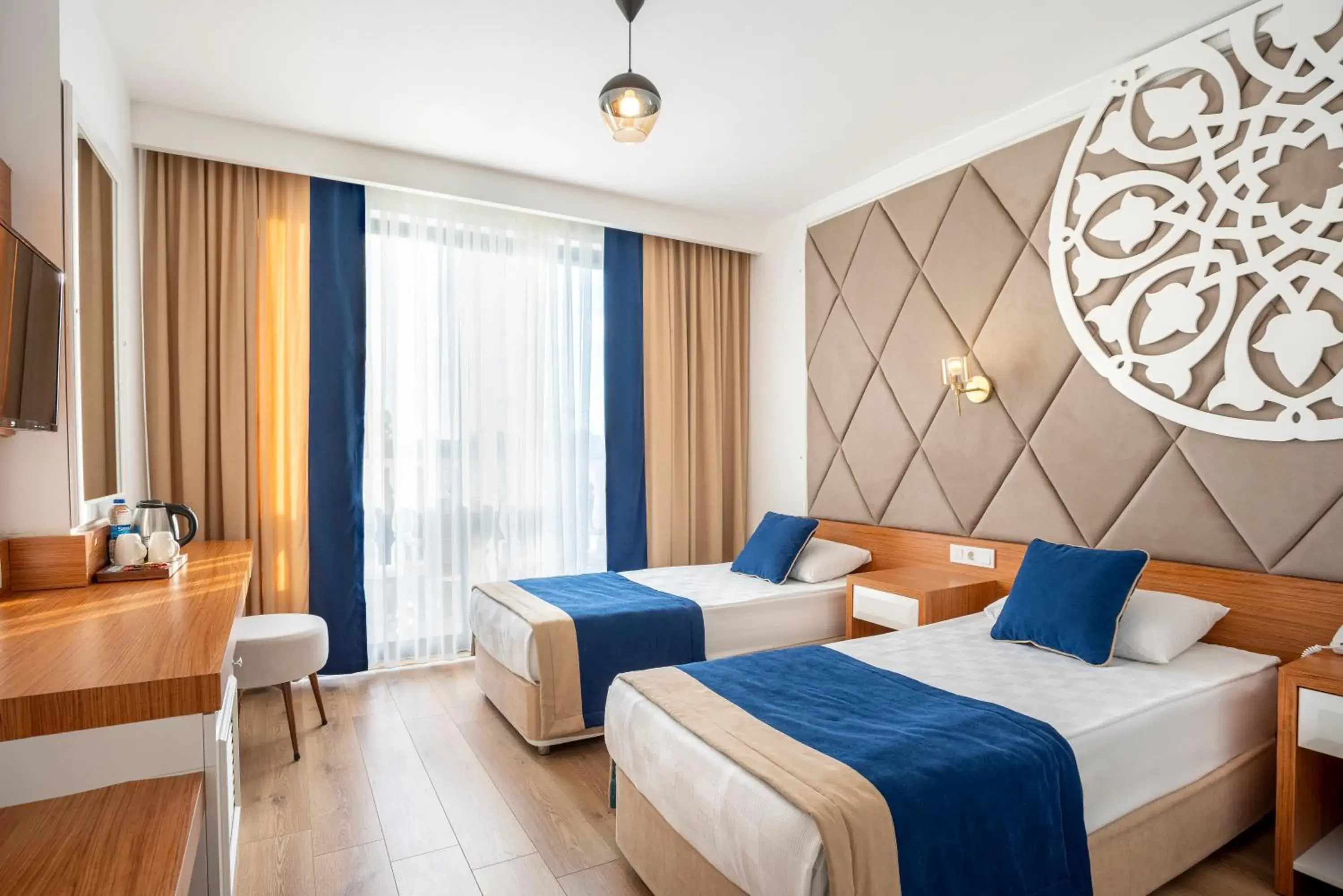 Deluxe Twin Room - single occupancy in The Sansa Hotel & Spa Deluxe Twin Room - single occupancy in The Sansa Hotel & Spa