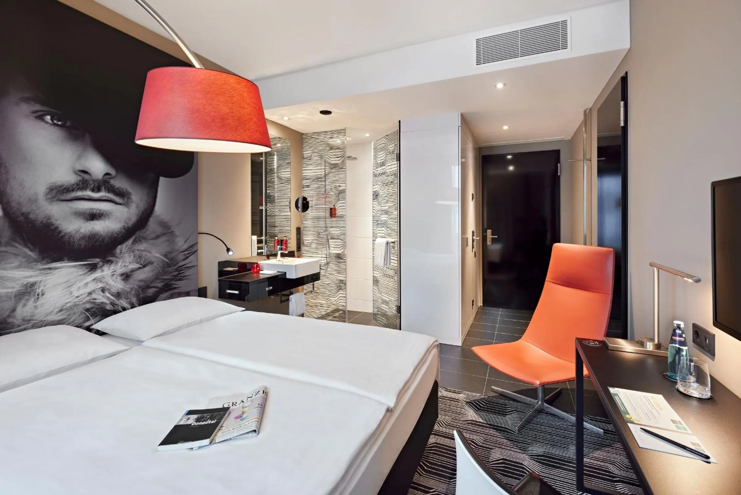 Bathroom, Bed in LÉGÈRE HOTEL Tuttlingen