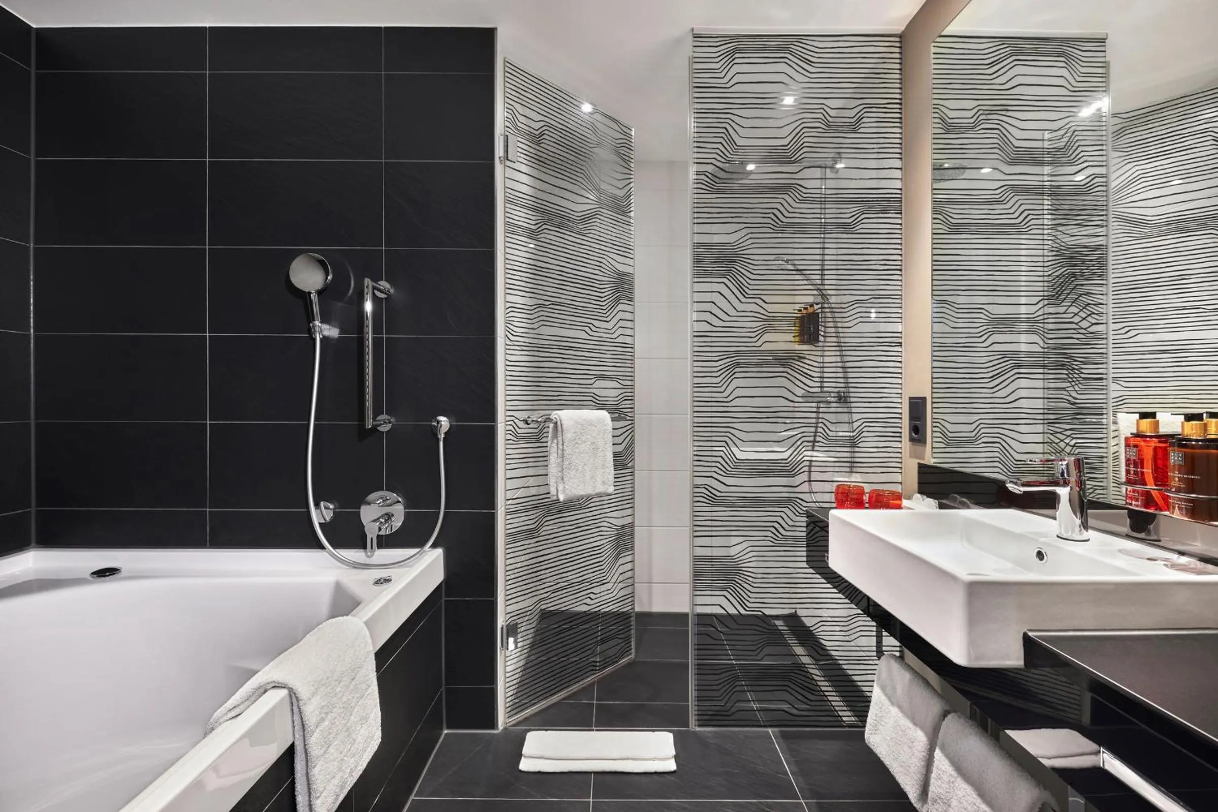 Shower in LÉGÈRE HOTEL Tuttlingen