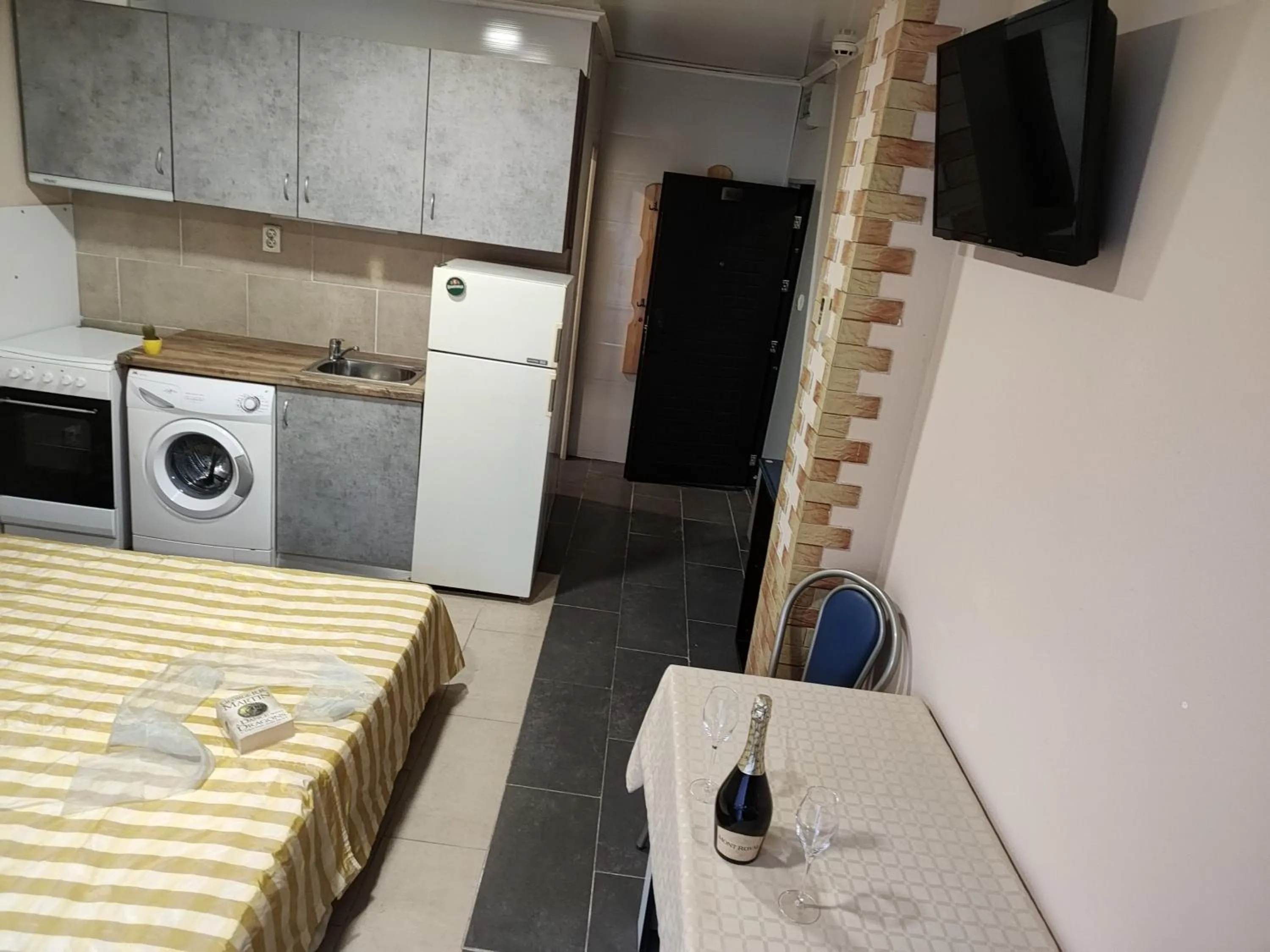 Kitchen or kitchenette in Paralax Hotel