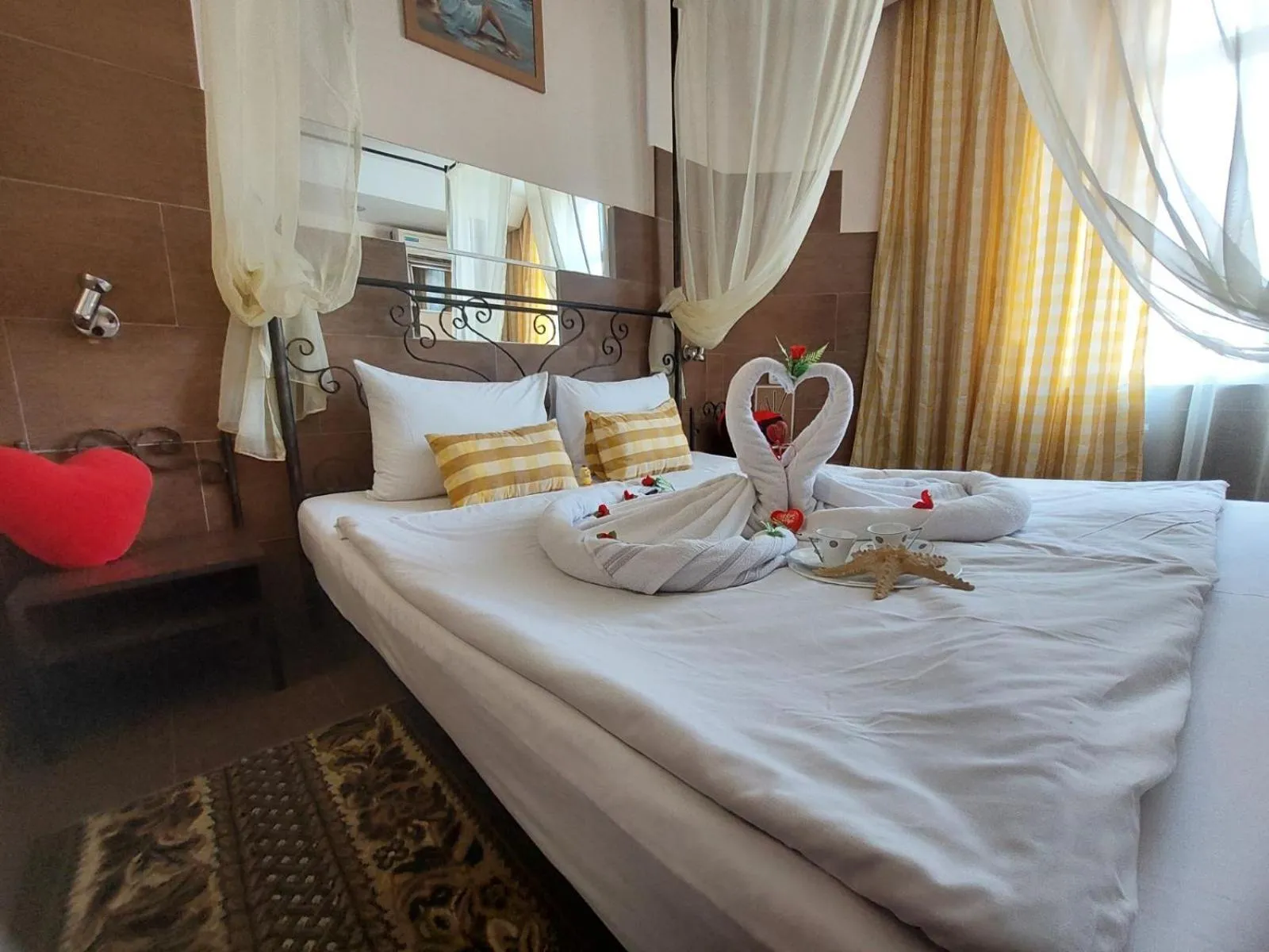 Bedroom, Bed in Paralax Hotel