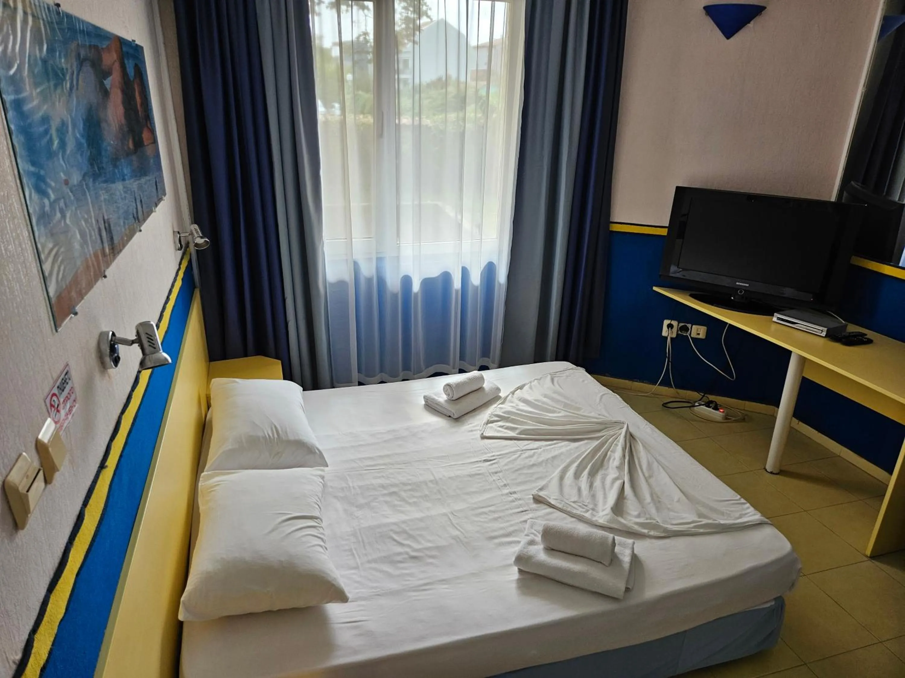 Bedroom, Bed in Paralax Hotel