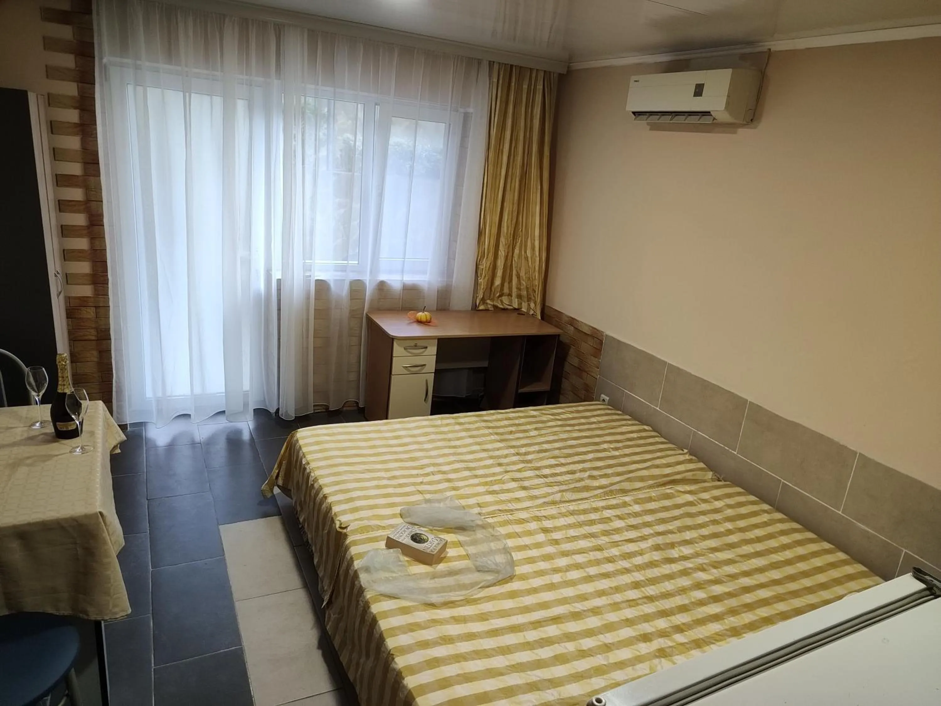 Bedroom, Bed in Paralax Hotel