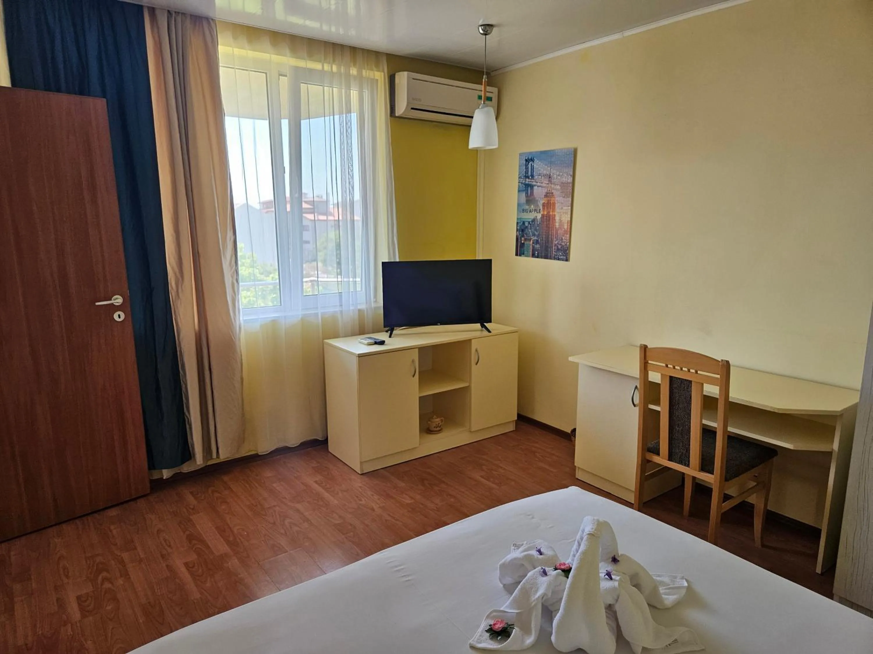 Bedroom, Bed in Paralax Hotel