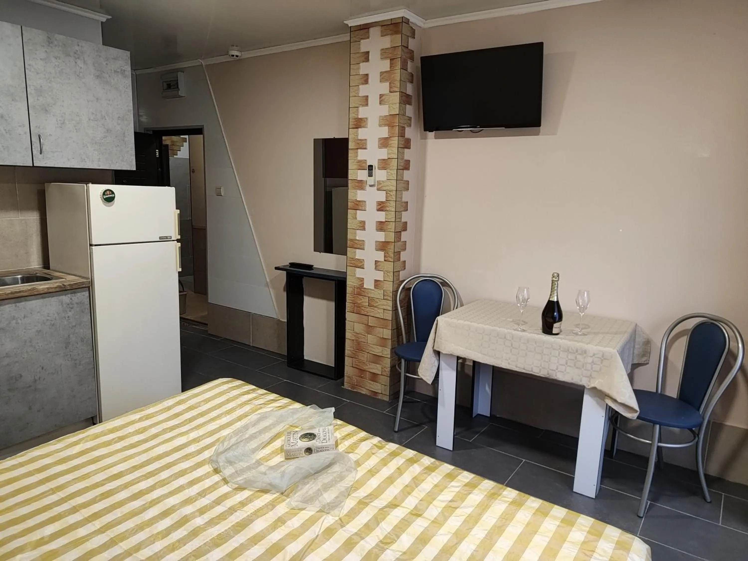 Kitchen or kitchenette in Paralax Hotel