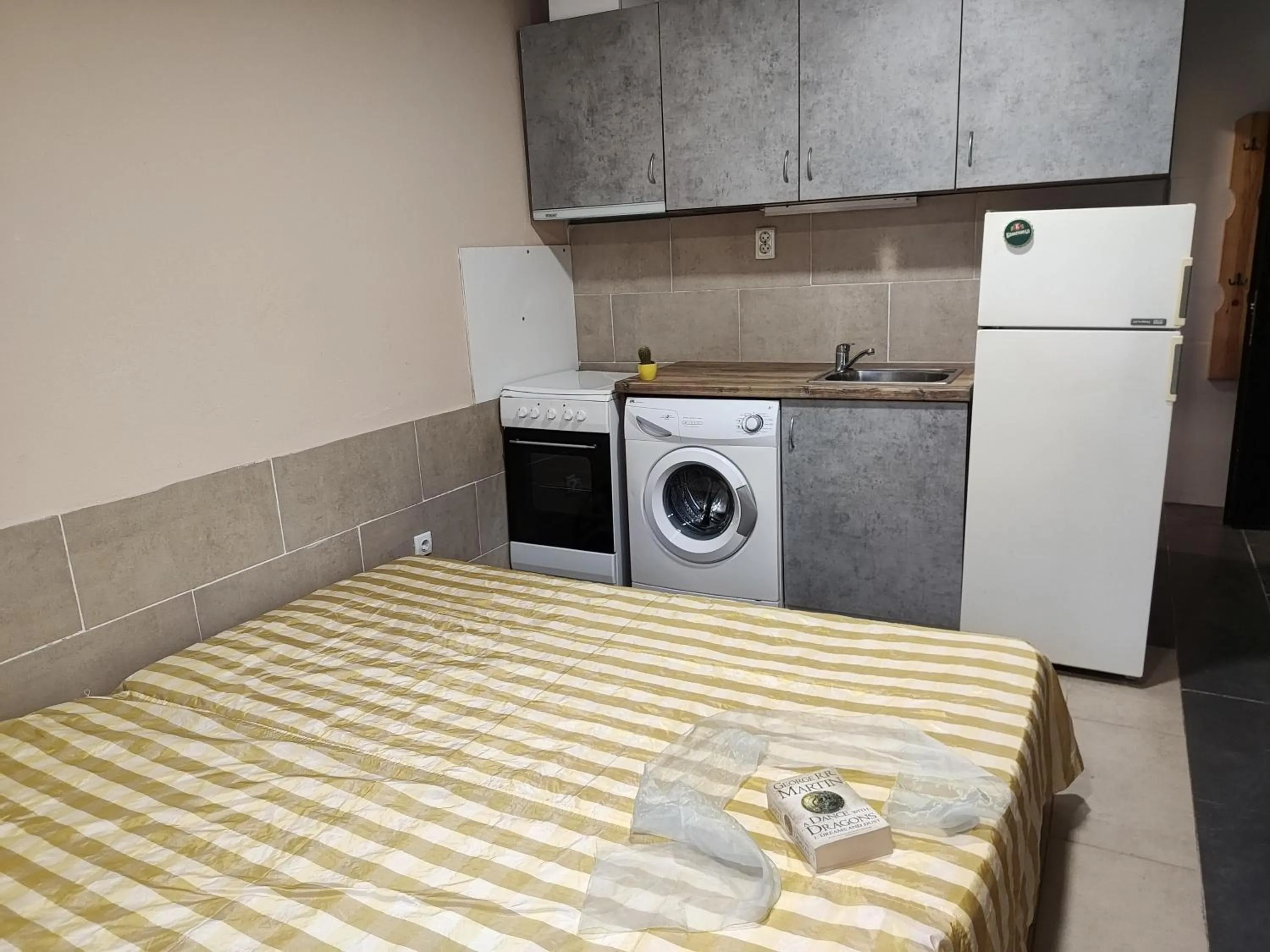 Kitchen or kitchenette in Paralax Hotel