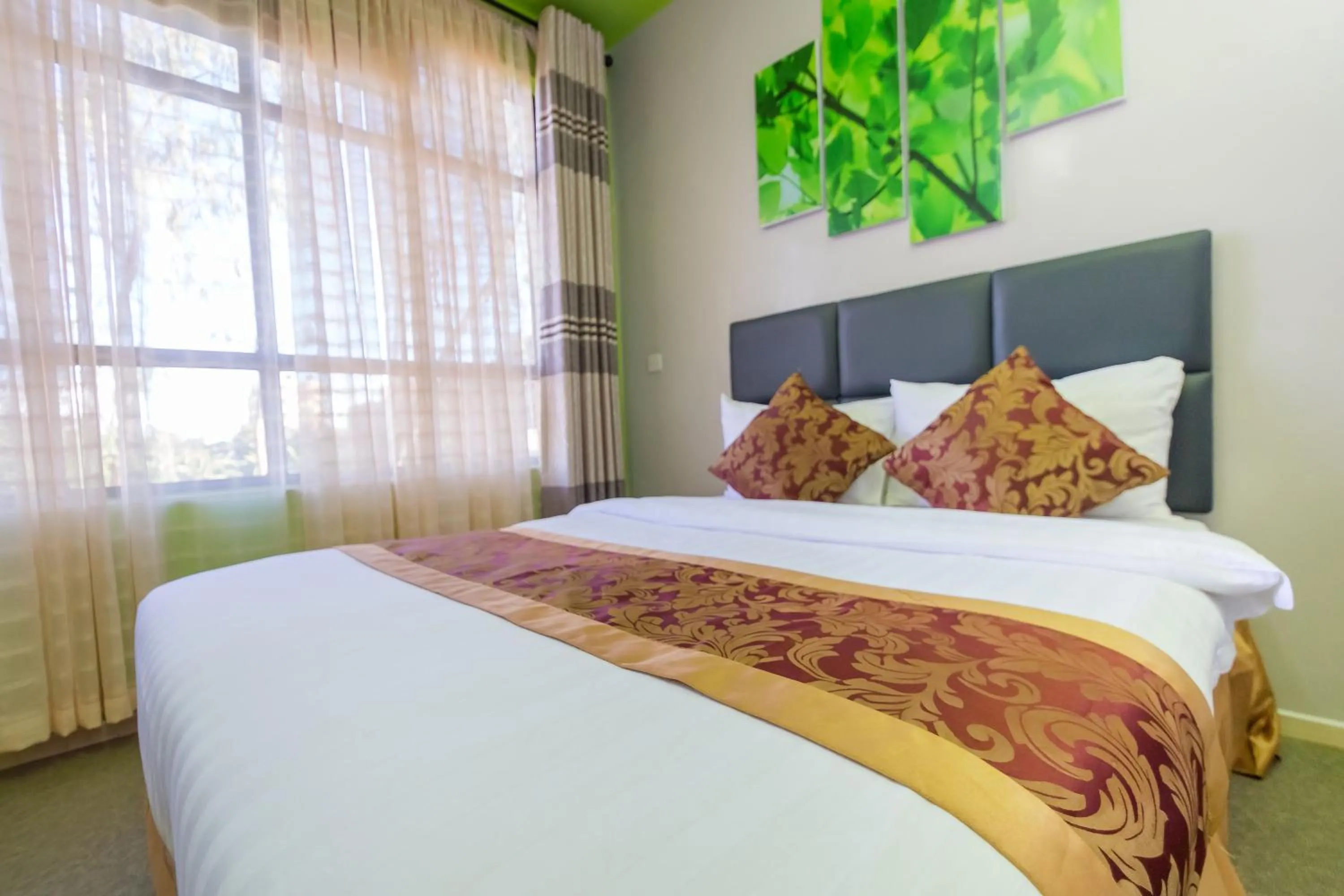 Bedroom, Bed in Maple Inn Hotel