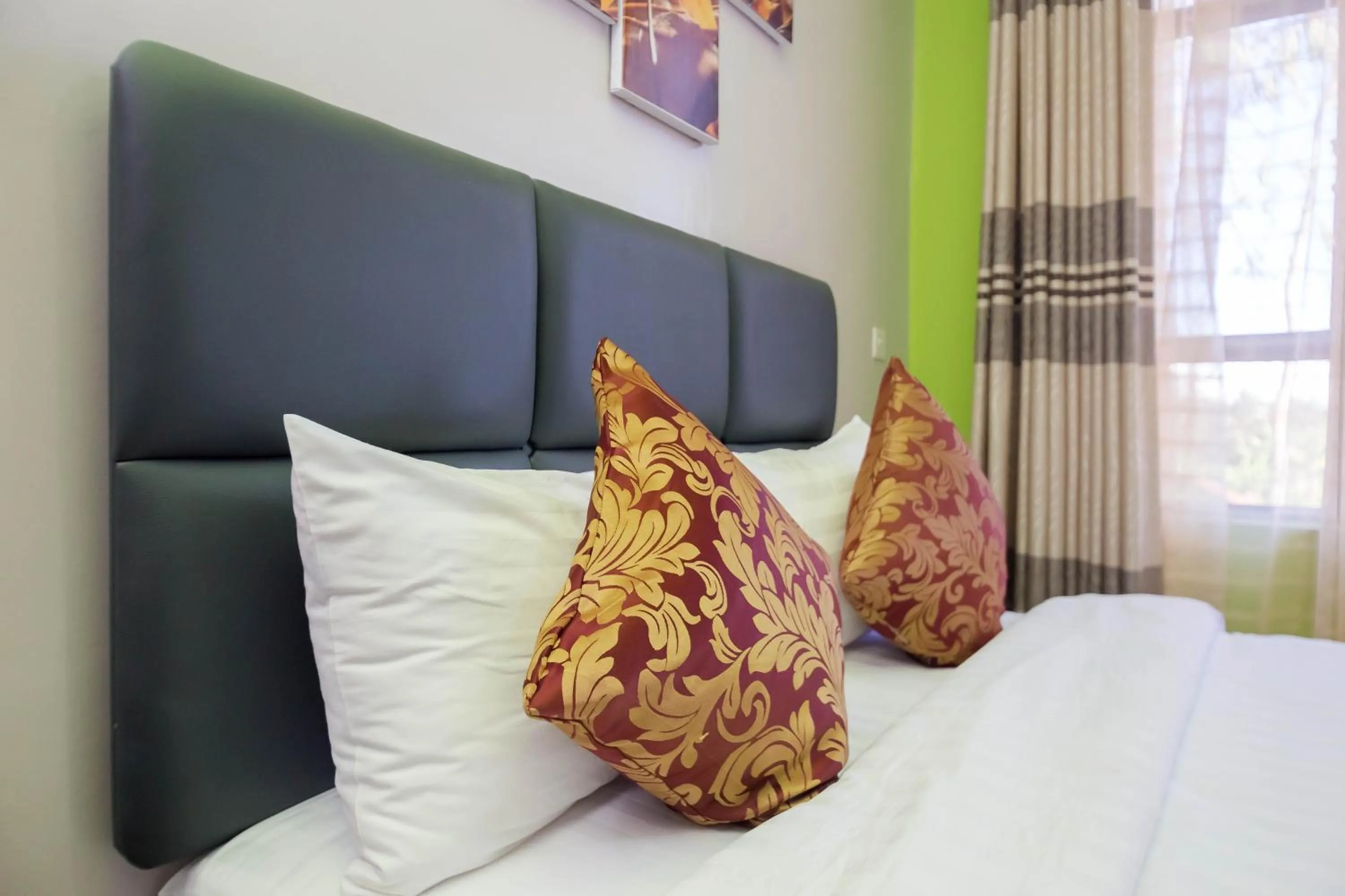 Bedroom, Bed in Maple Inn Hotel