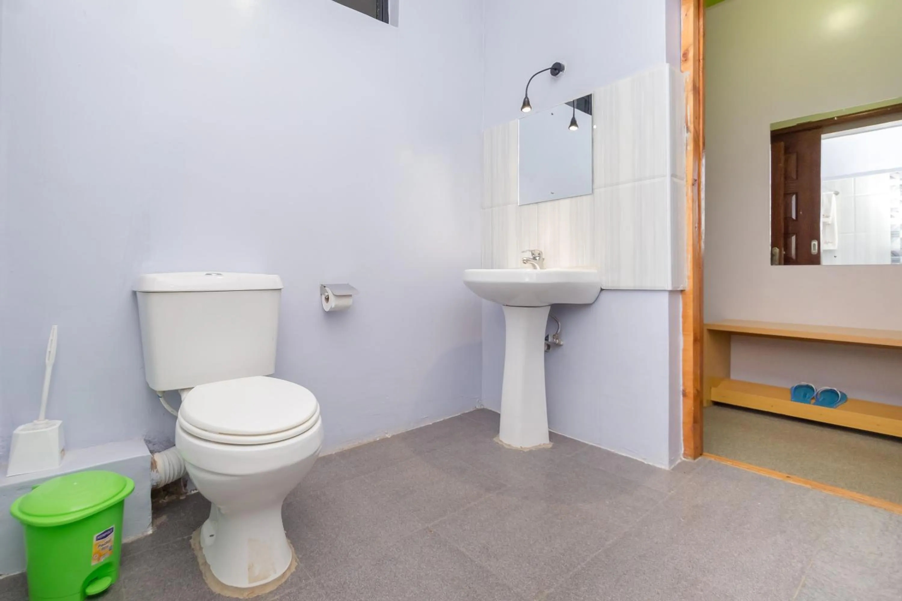 Bathroom in Maple Inn Hotel