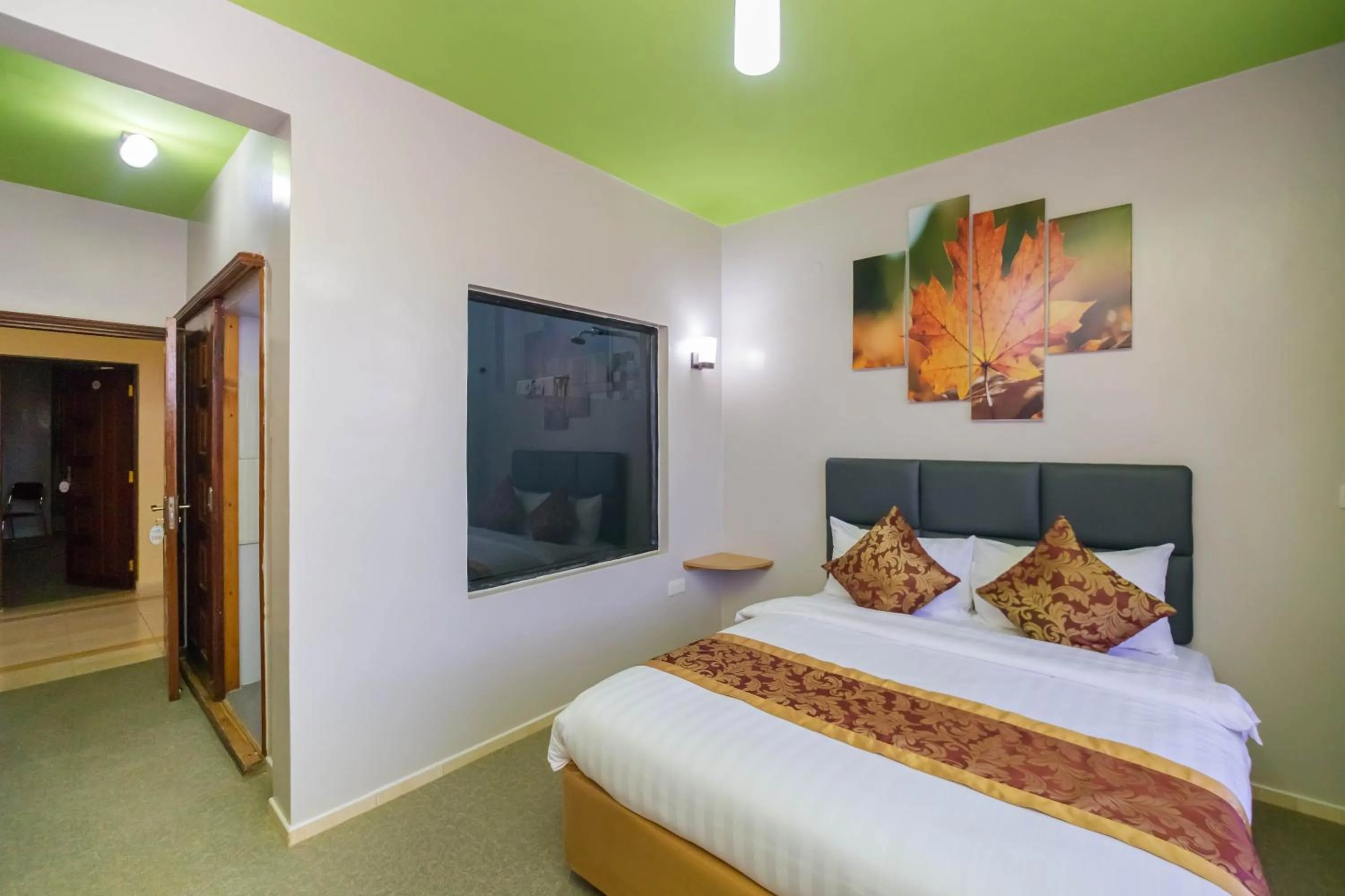 Photo of the whole room, Bed in Maple Inn Hotel