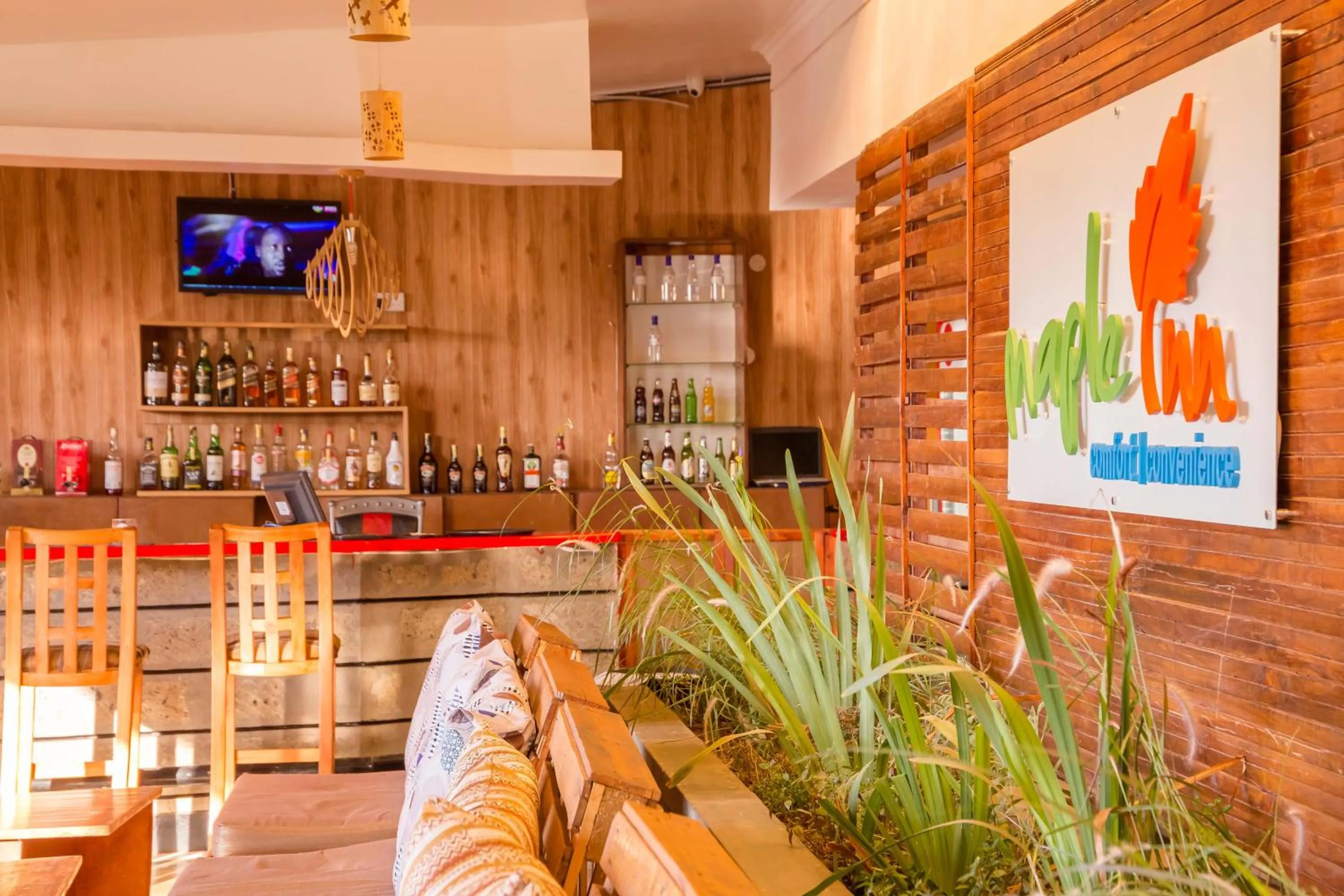 Lounge or bar in Maple Inn Hotel