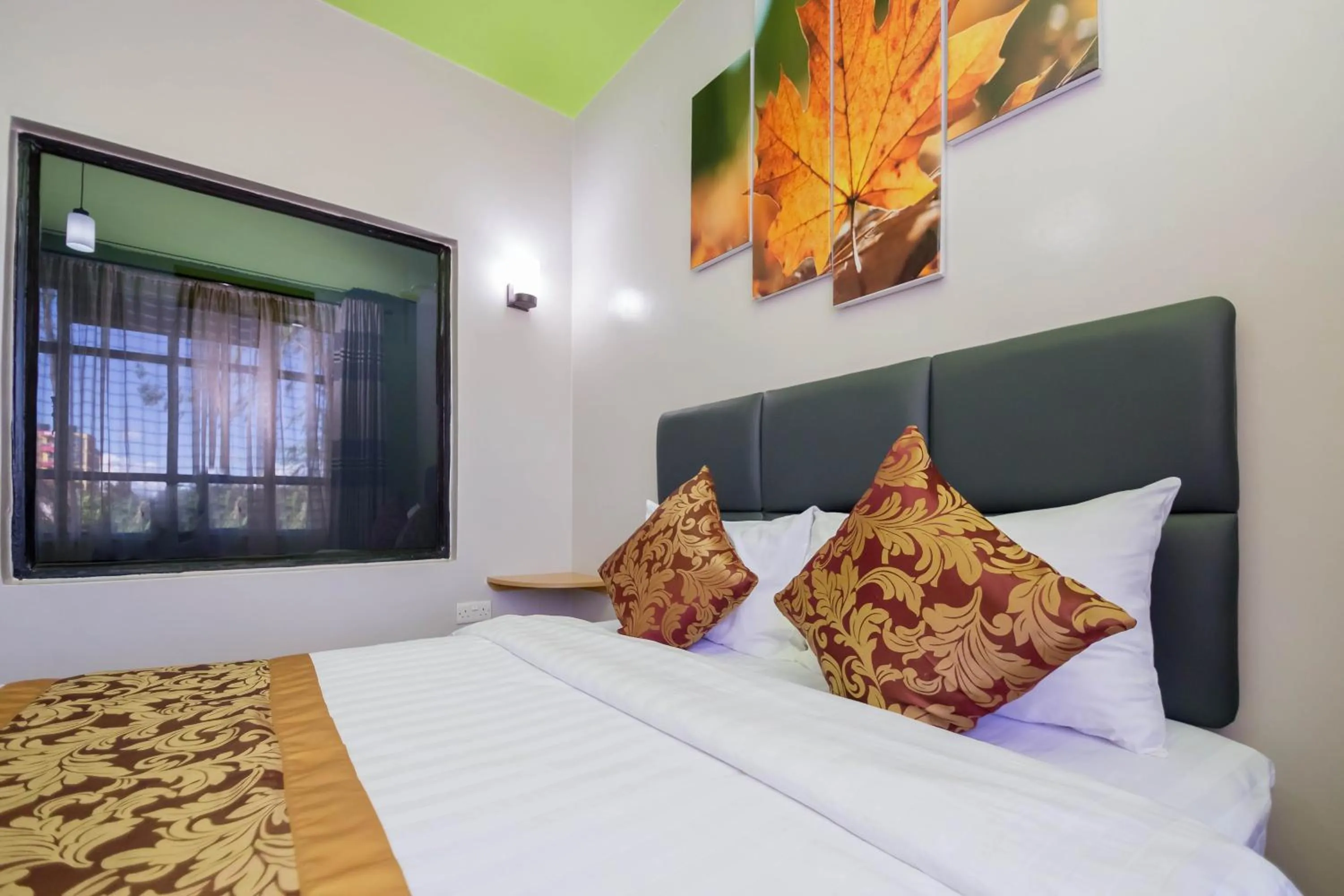 Photo of the whole room, Bed in Maple Inn Hotel