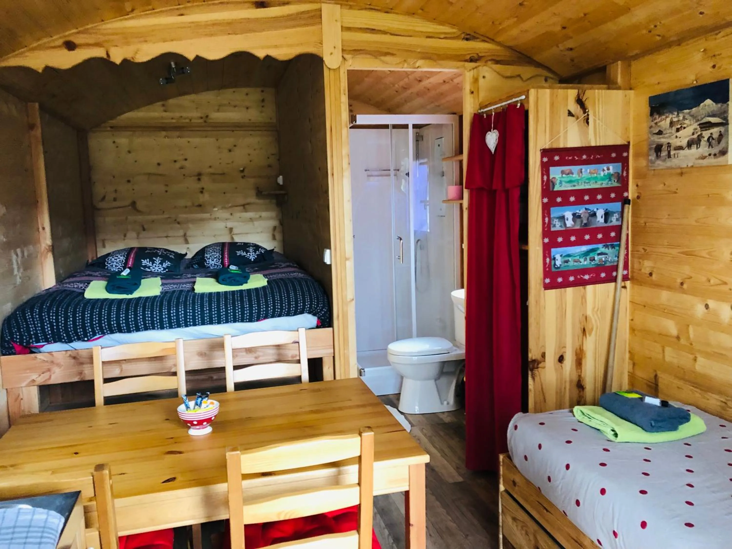 Toilet, Bed in Camping, Hôtel De Plein Air Les Cariamas