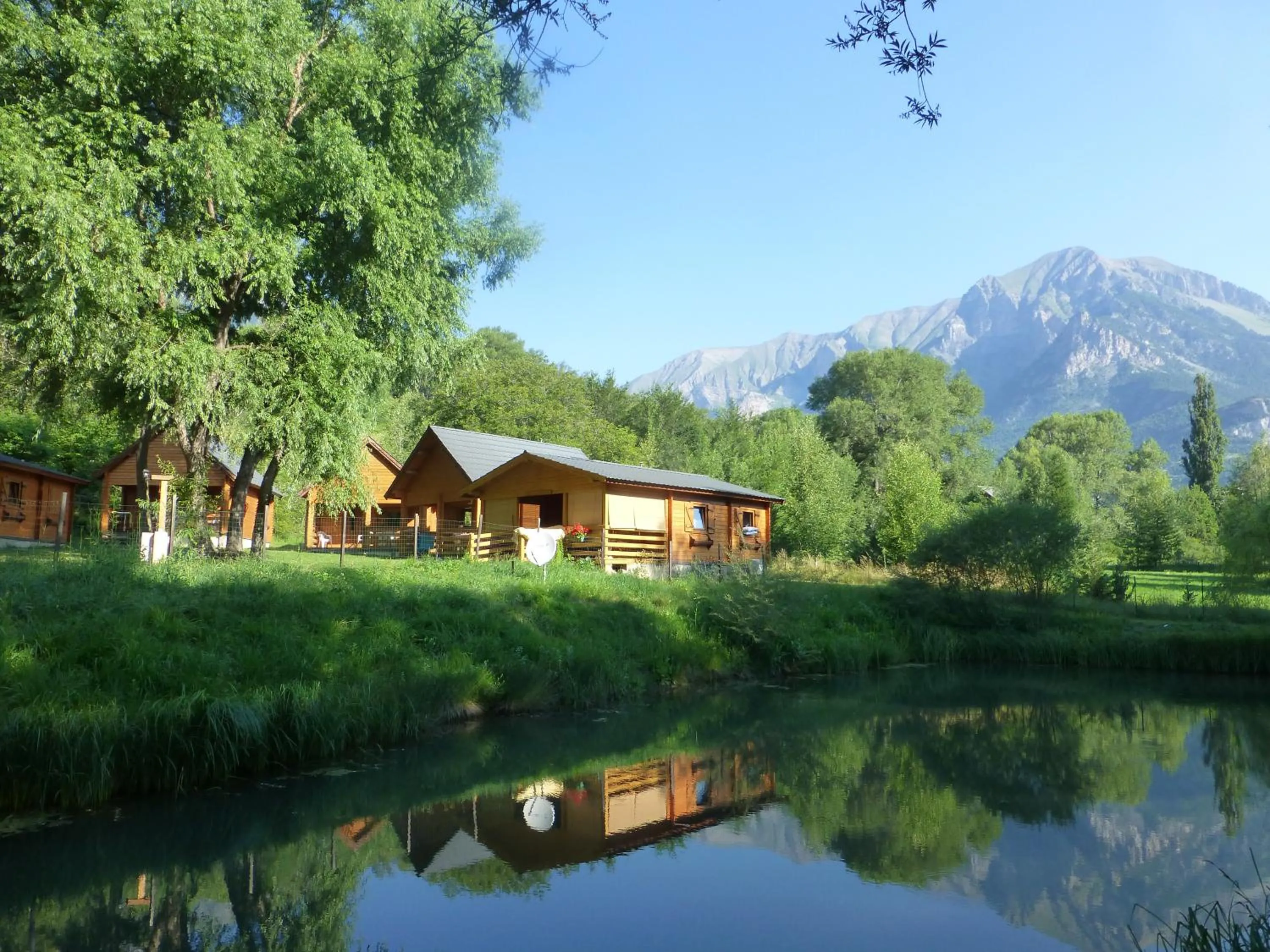 Fishing in Camping, Hôtel De Plein Air Les Cariamas