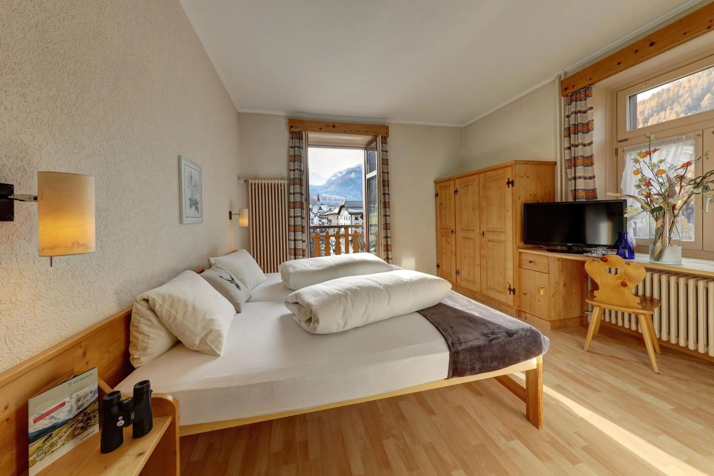 Photo of the whole room, Bed in Hotel Schweizerhof Sta Maria