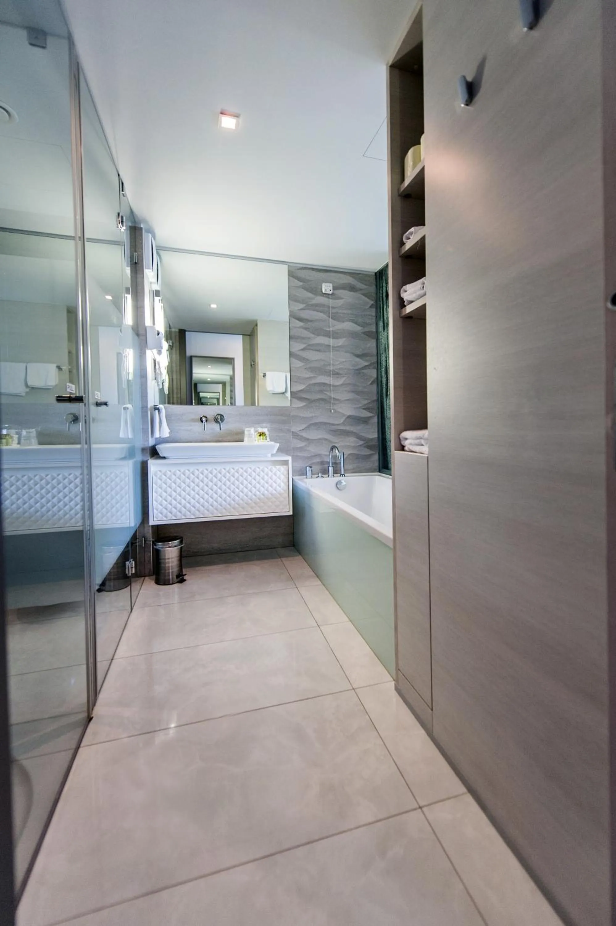 Bathroom, Bed in Hotel Arupinum