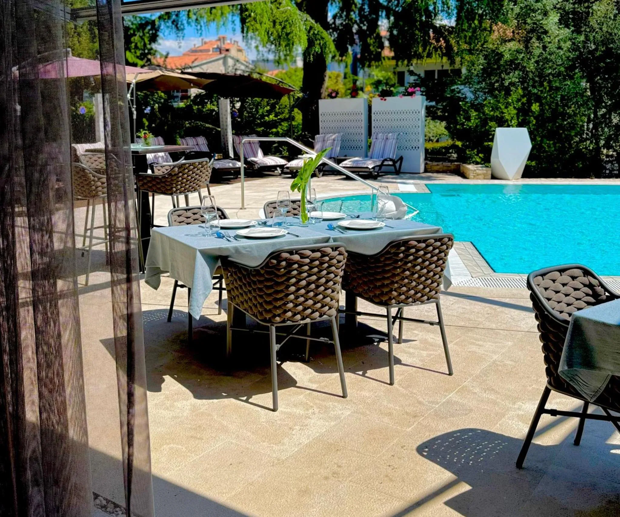 Restaurant/places to eat in Hotel Arupinum