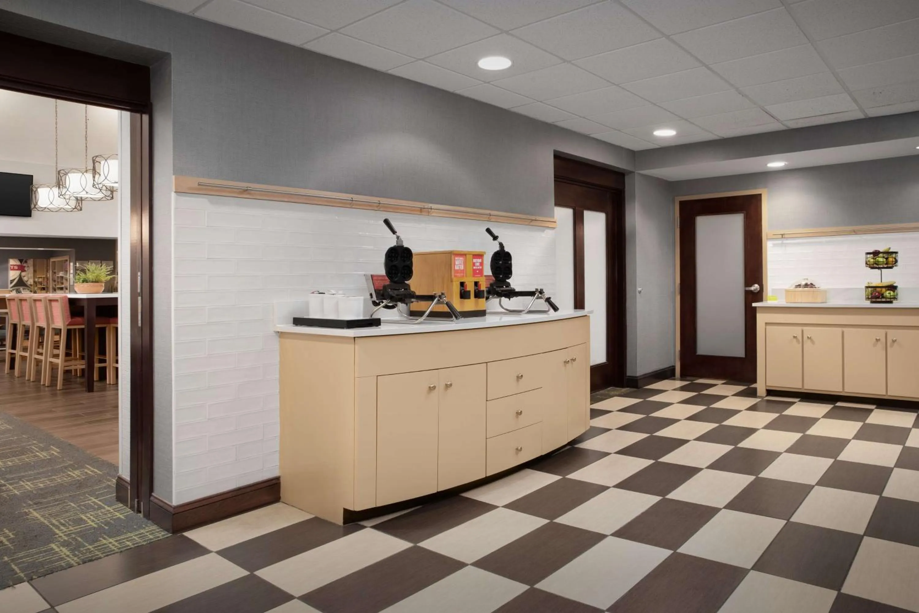 Breakfast in Hampton Inn & Suites-Knoxville/North I-75